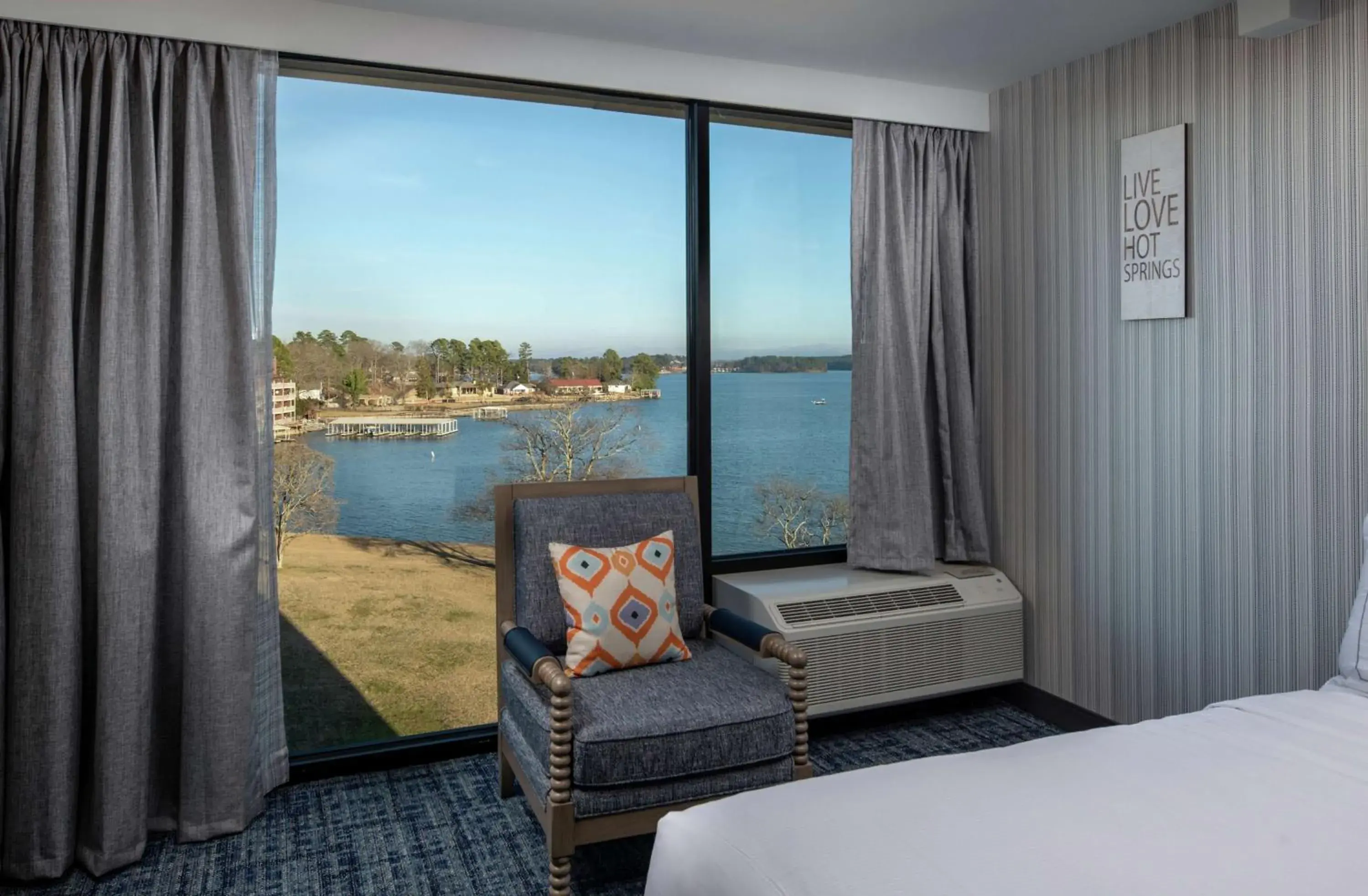 Queen Room with Two Queen Beds in DoubleTree by Hilton Hot Springs Queen Room with Two Queen Beds in DoubleTree by Hilton Hot Springs