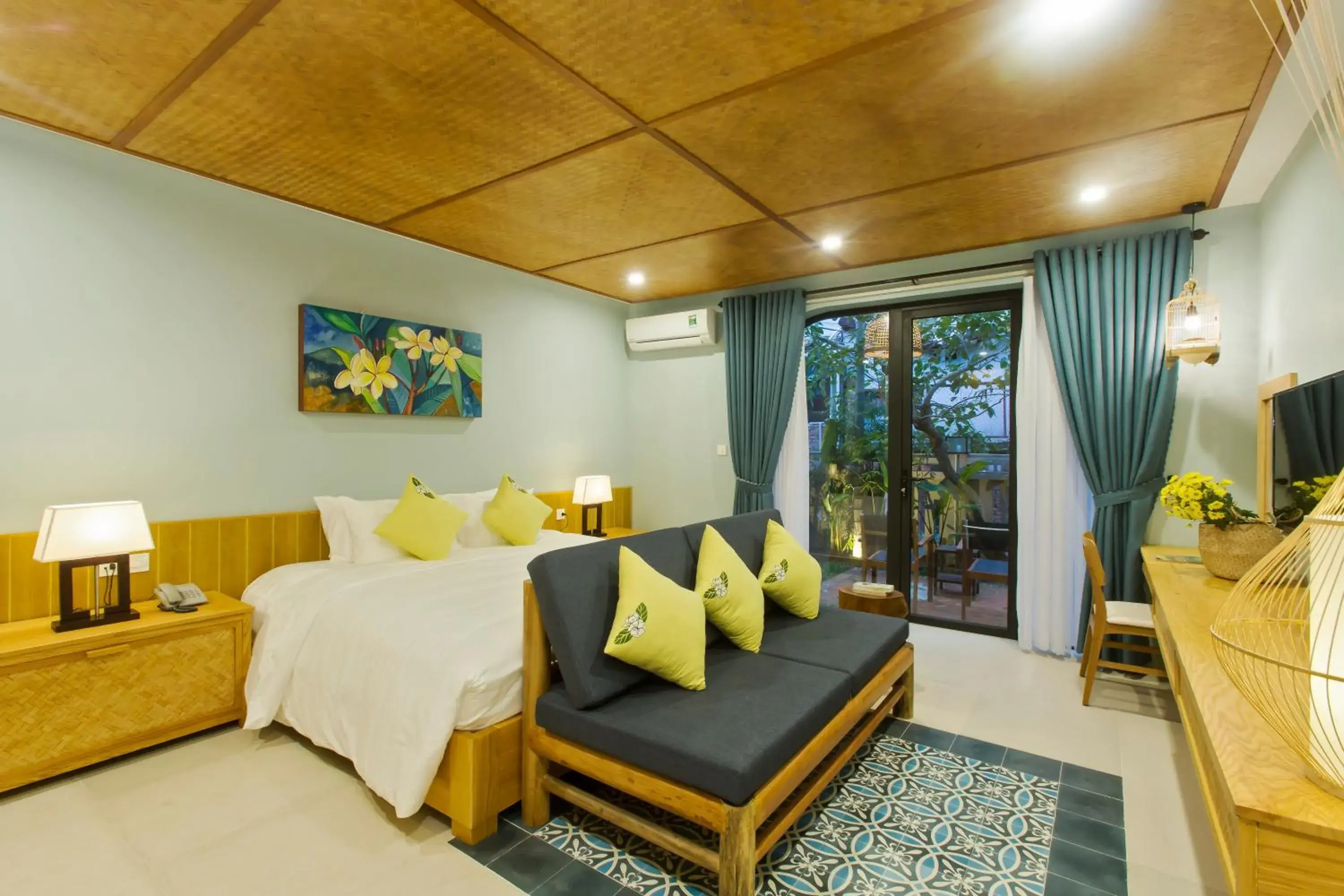 Deluxe King Room in Villa De Campagne Hoi An- Boutique homestay with pool and family soul Deluxe King Room in Villa De Campagne Hoi An- Boutique homestay with pool and family soul