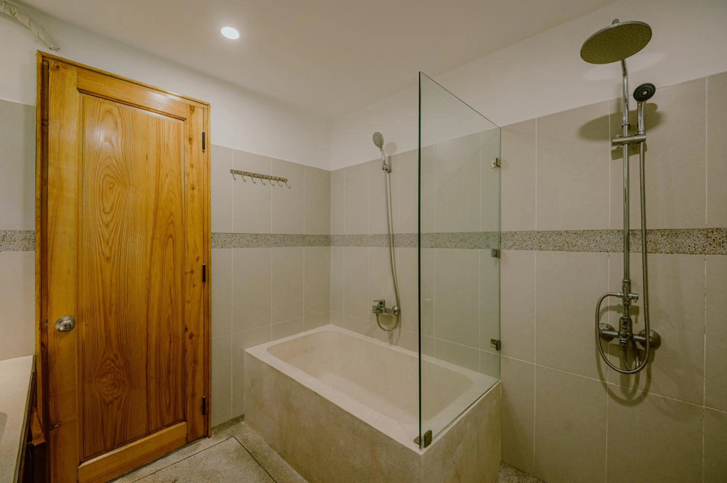 Shower in Villa De Campagne Hoi An- Boutique homestay with pool and family soul