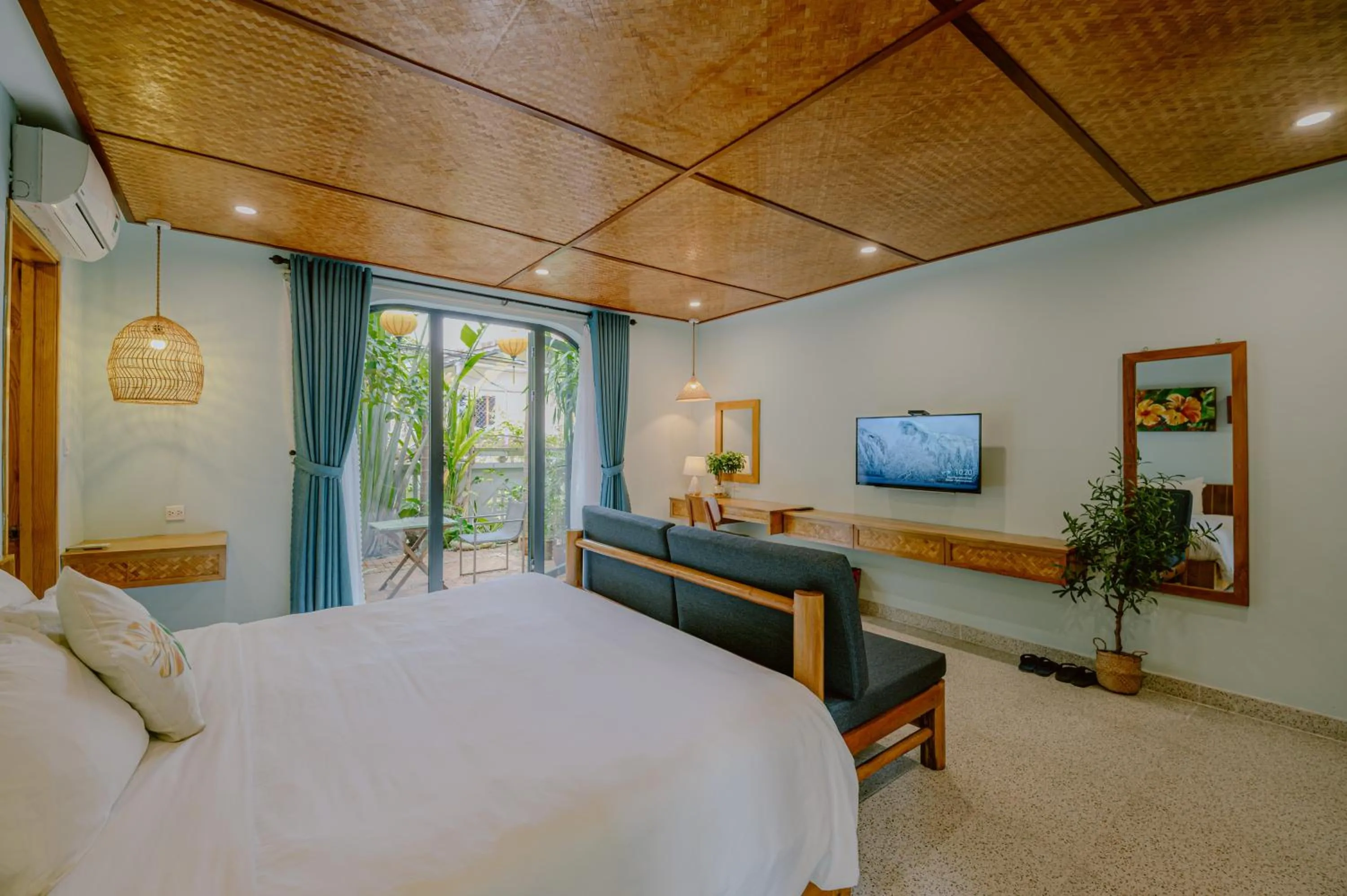 Bed in Villa De Campagne Hoi An- Boutique homestay with pool and family soul