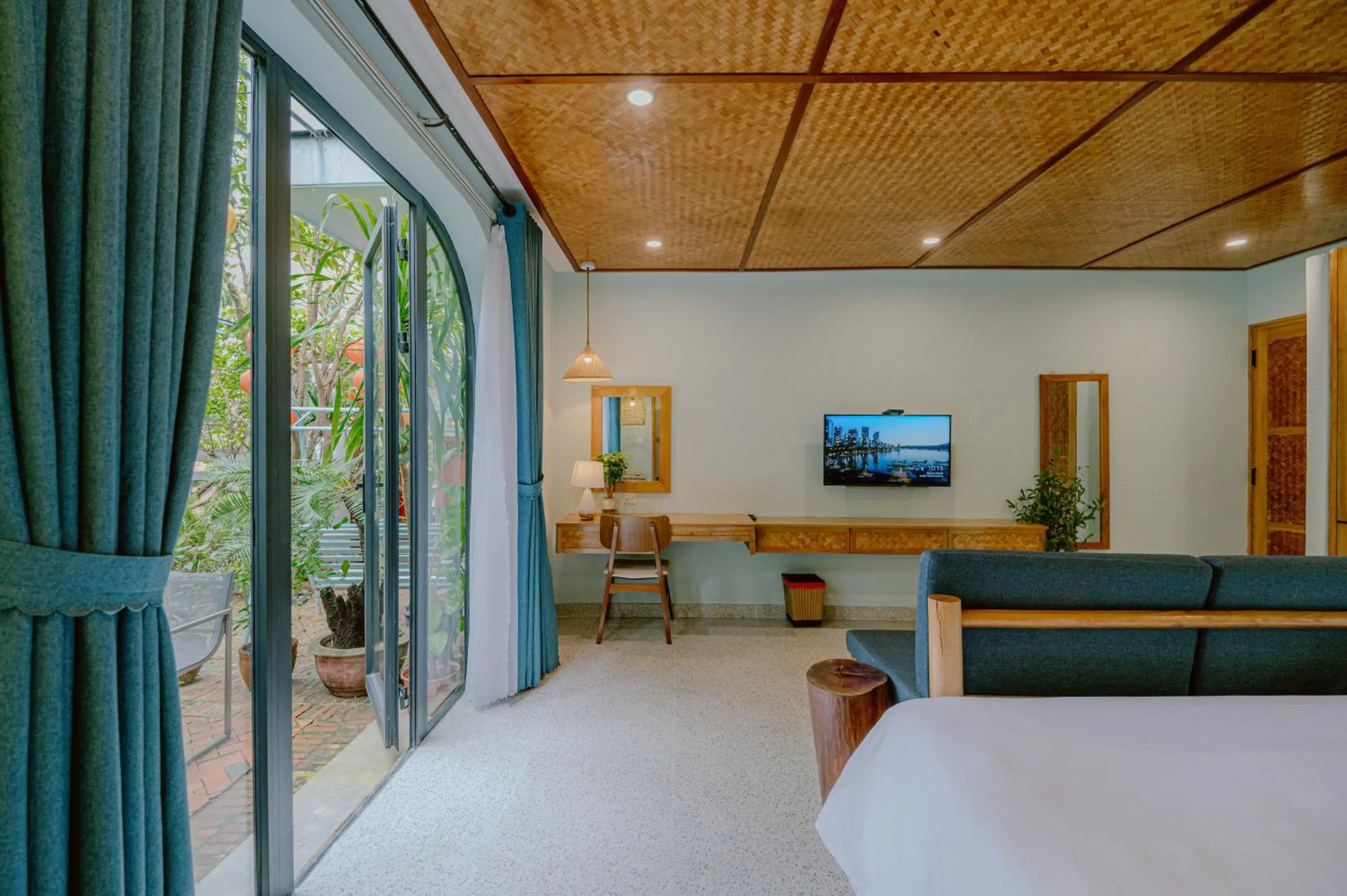 Bed in Villa De Campagne Hoi An- Boutique homestay with pool and family soul