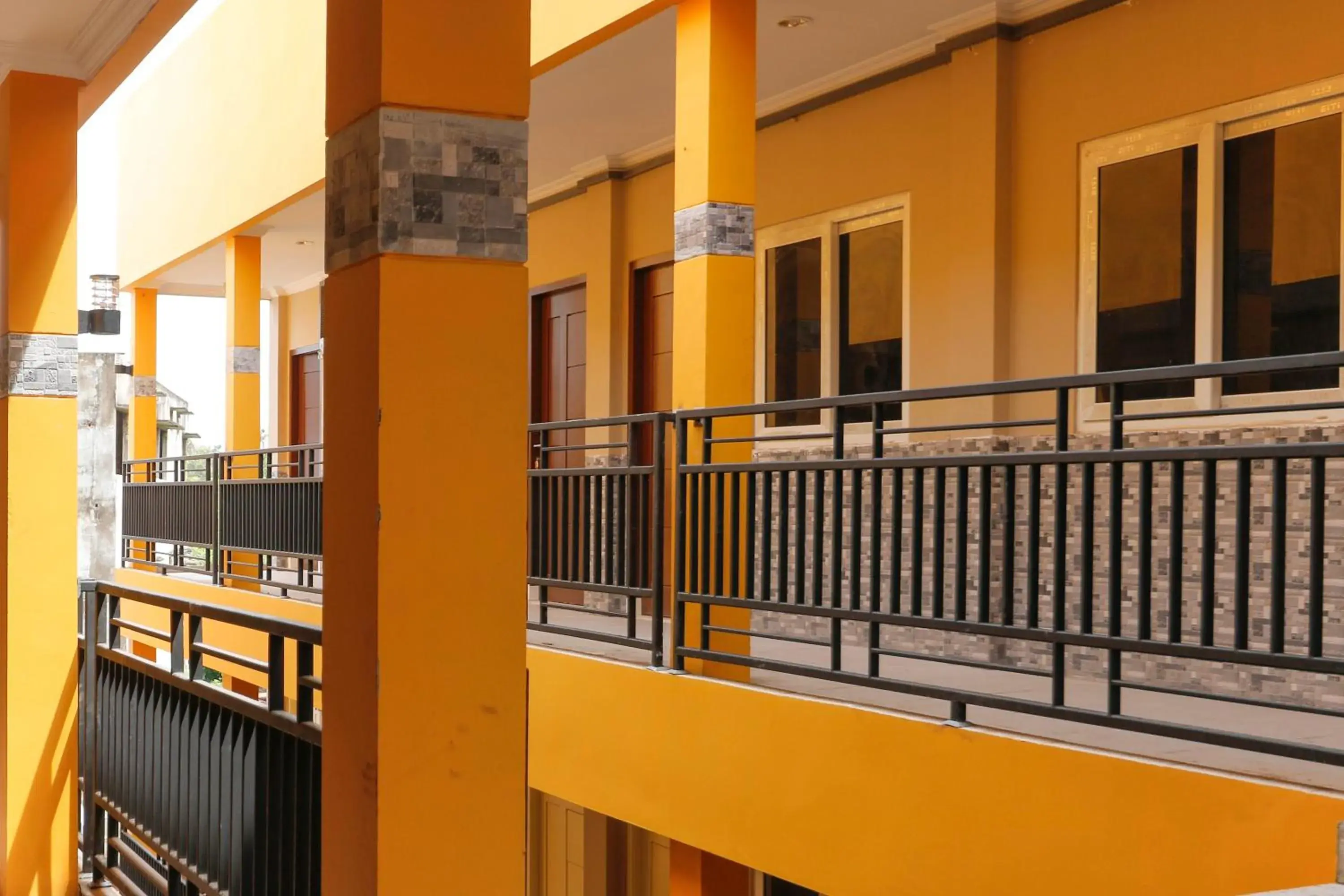 Property building in RedDoorz Plus near Palembang Square Mall Property building in RedDoorz Plus near Palembang Square Mall
