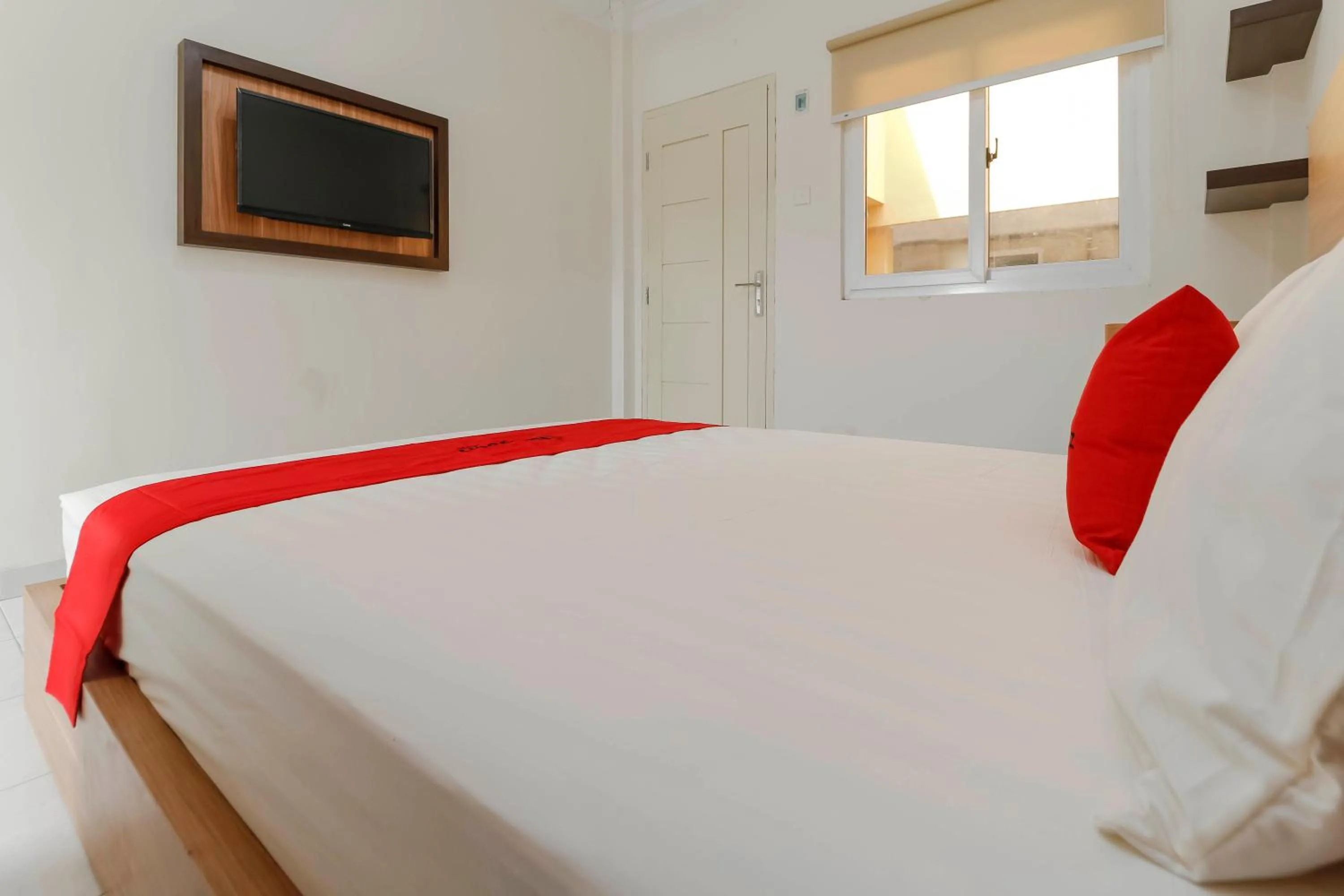 Bedroom, Bed in RedDoorz Plus near Palembang Square Mall