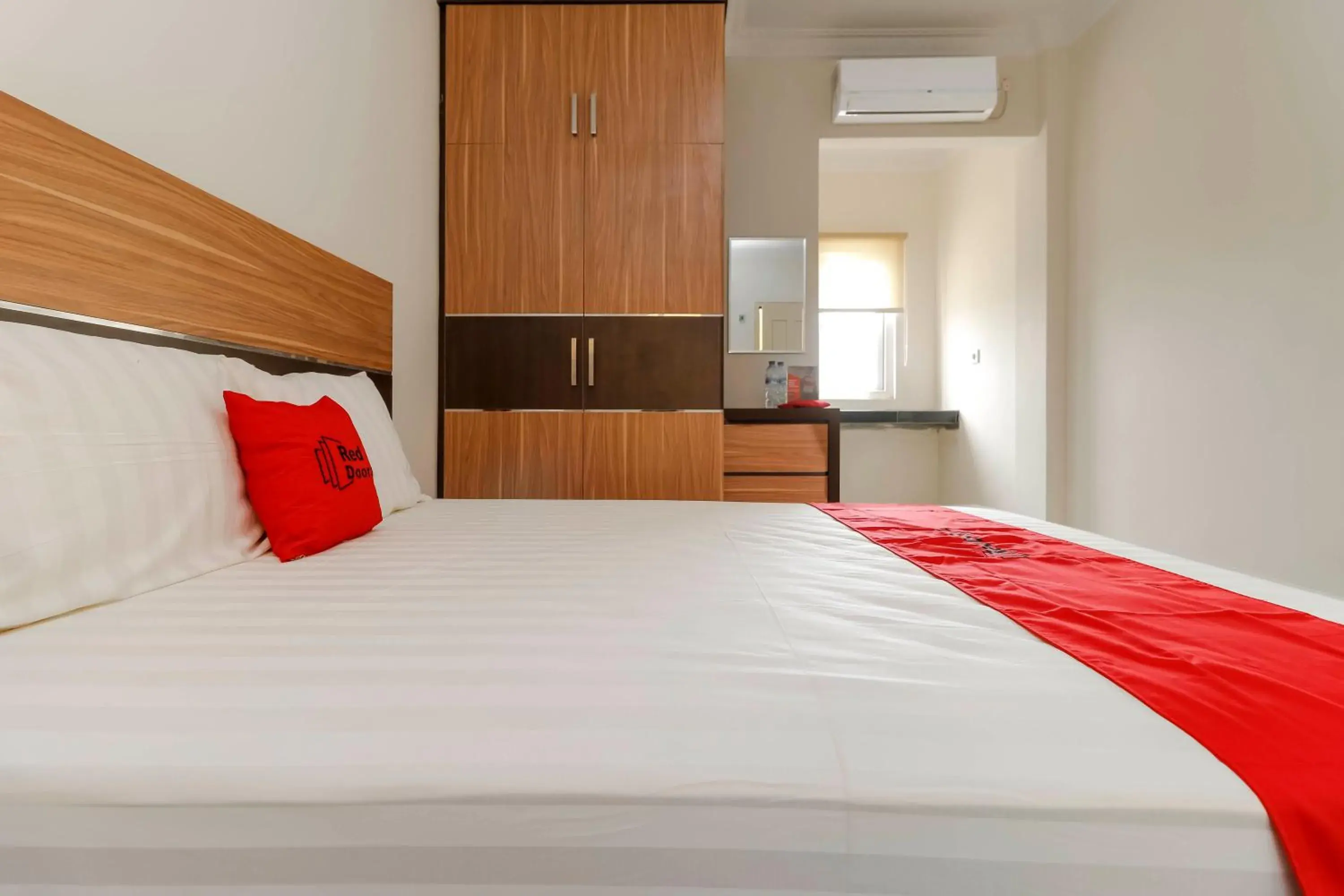 Bedroom, Bed in RedDoorz Plus near Palembang Square Mall Bedroom, Bed in RedDoorz Plus near Palembang Square Mall