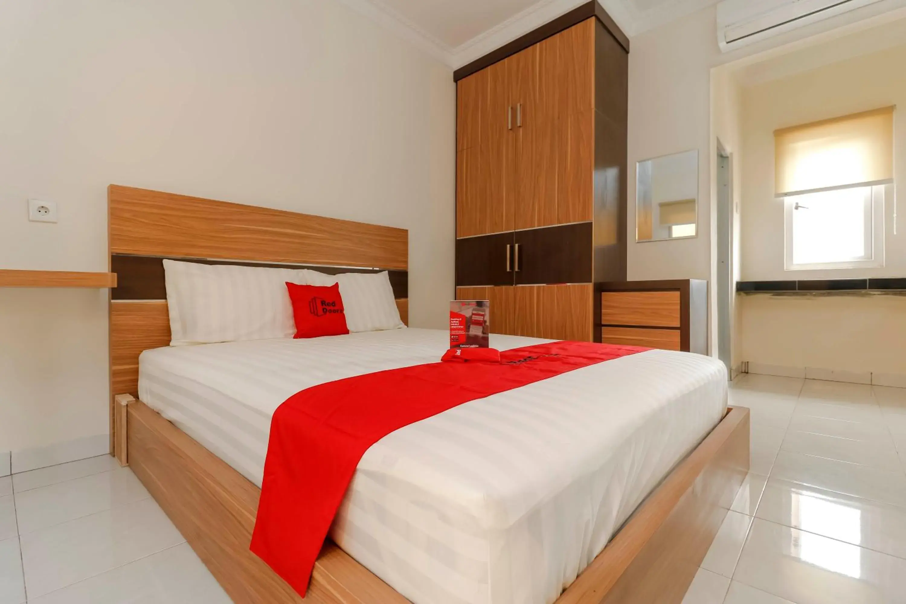 Bedroom, Bed in RedDoorz Plus near Palembang Square Mall Bedroom, Bed in RedDoorz Plus near Palembang Square Mall