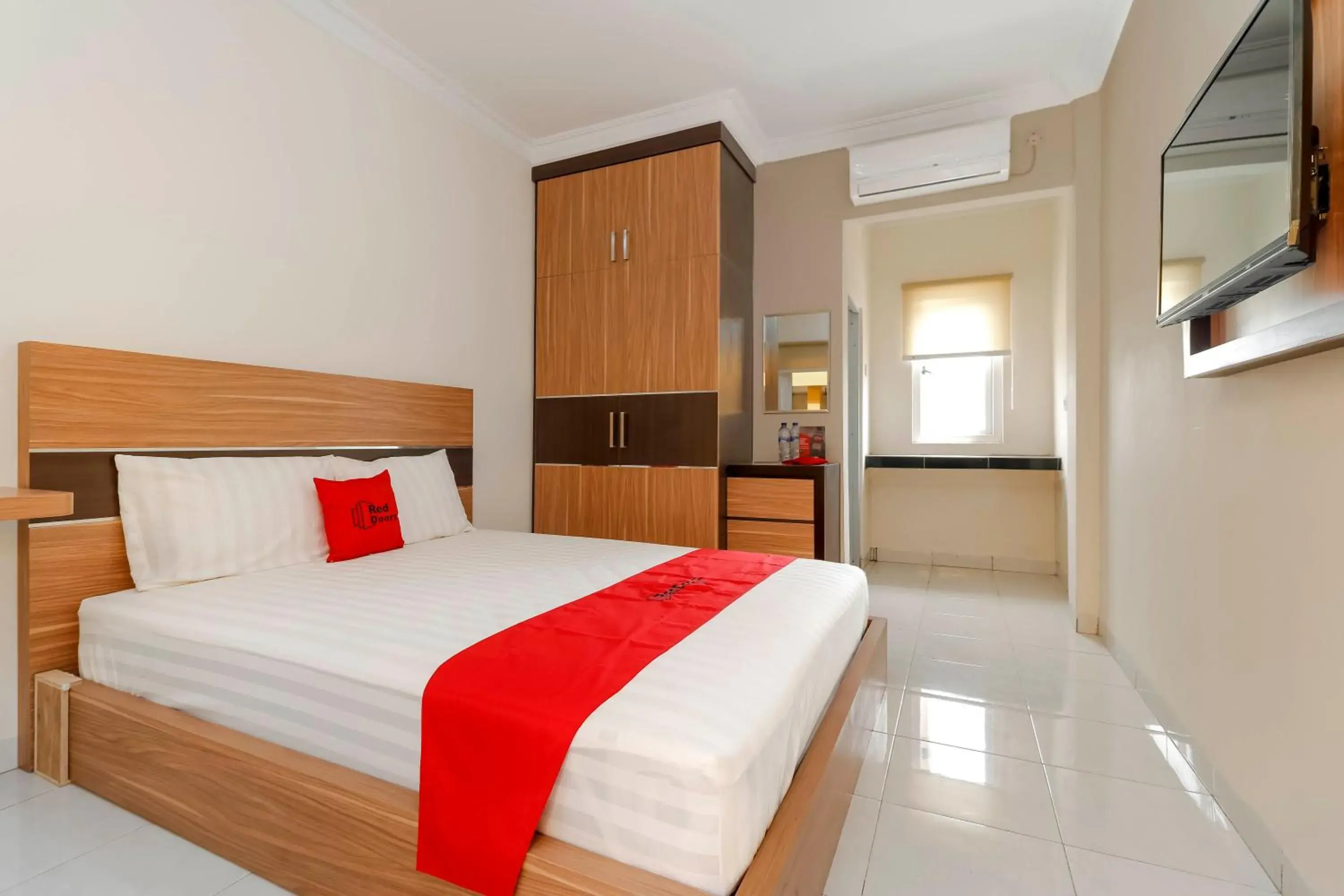 Bedroom, Bed in RedDoorz Plus near Palembang Square Mall Bedroom, Bed in RedDoorz Plus near Palembang Square Mall