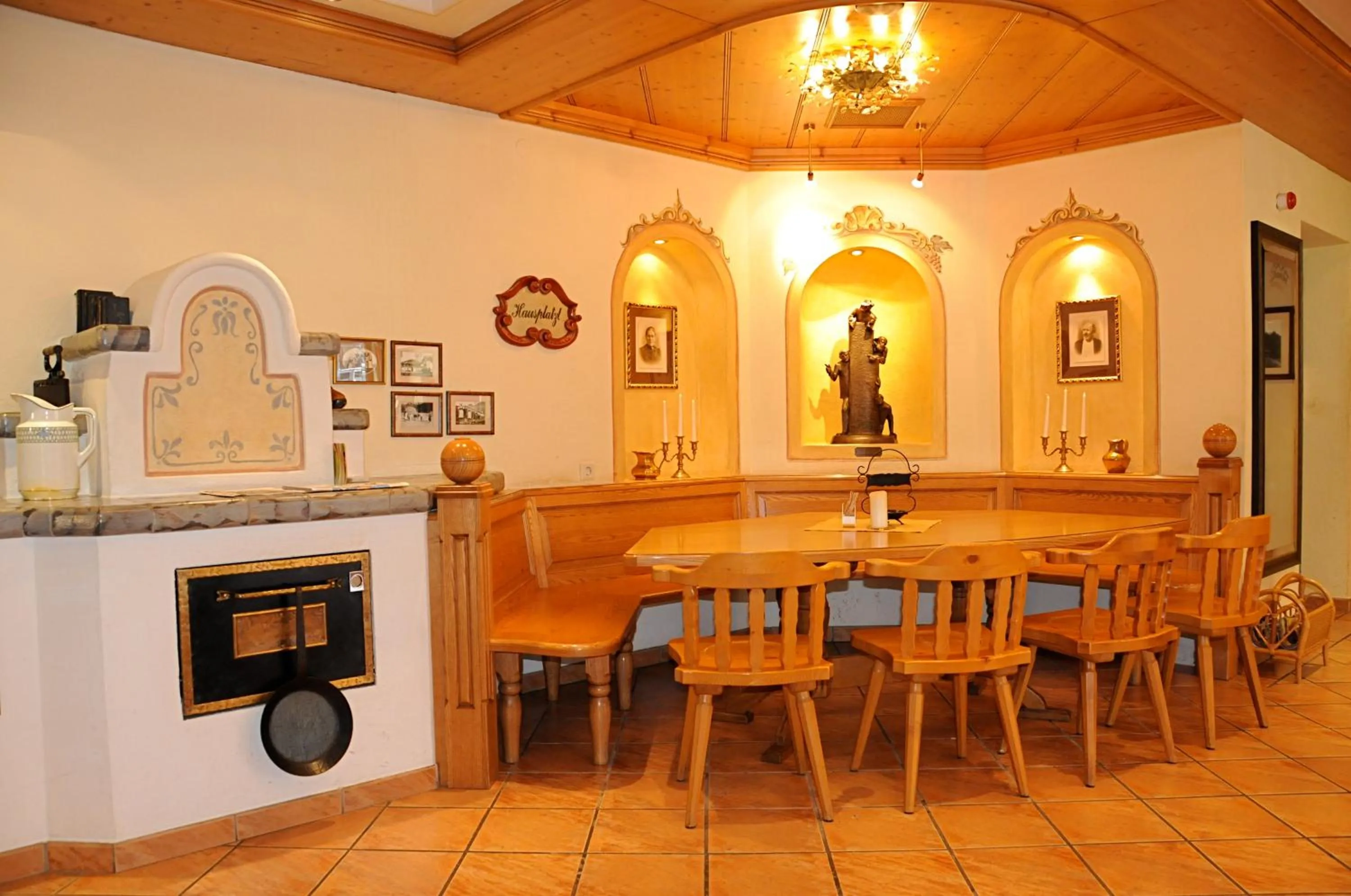 Lobby or reception in Hotel Neuwirt