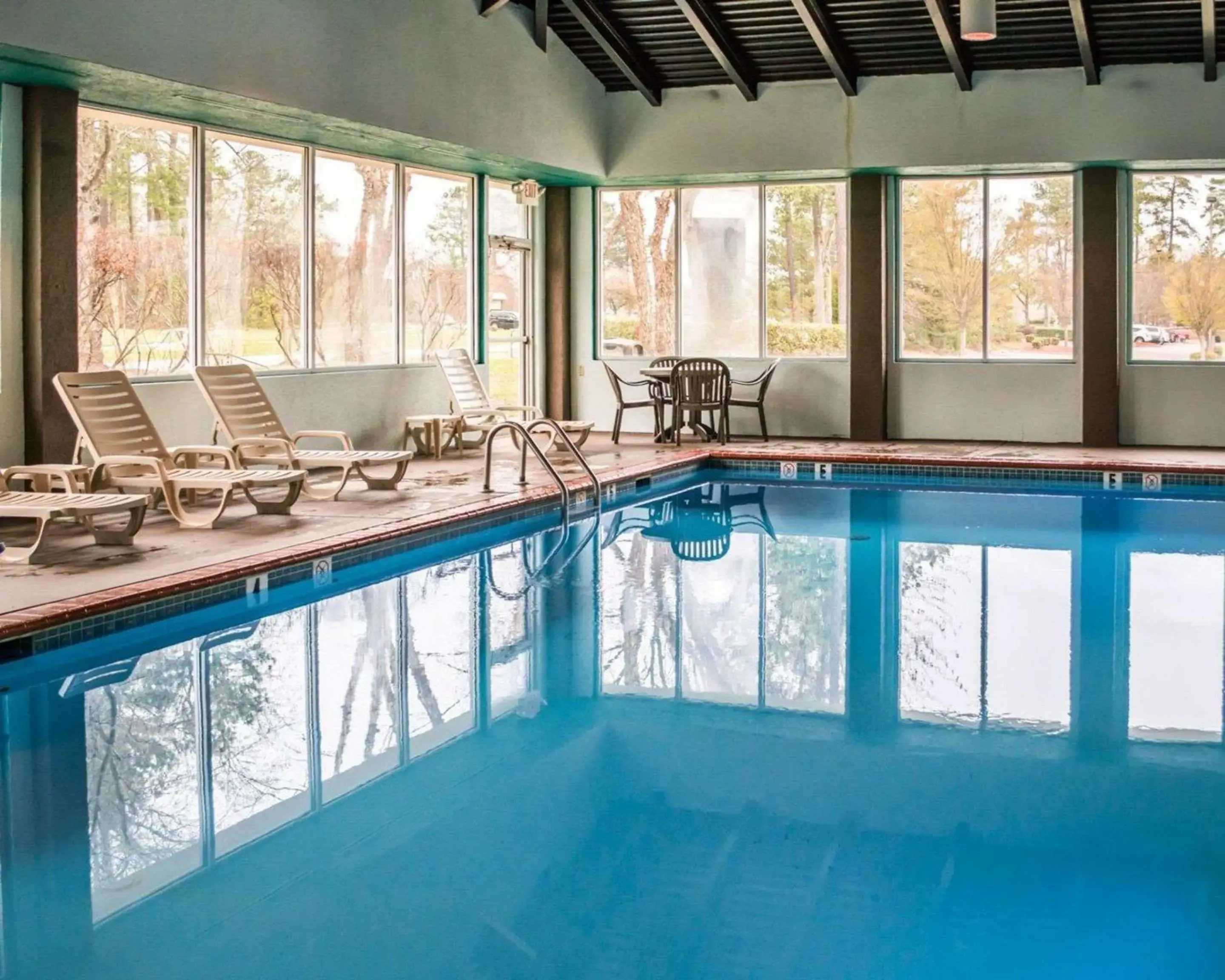 Swimming pool in Sleep Inn Historic Swimming pool in Sleep Inn Historic