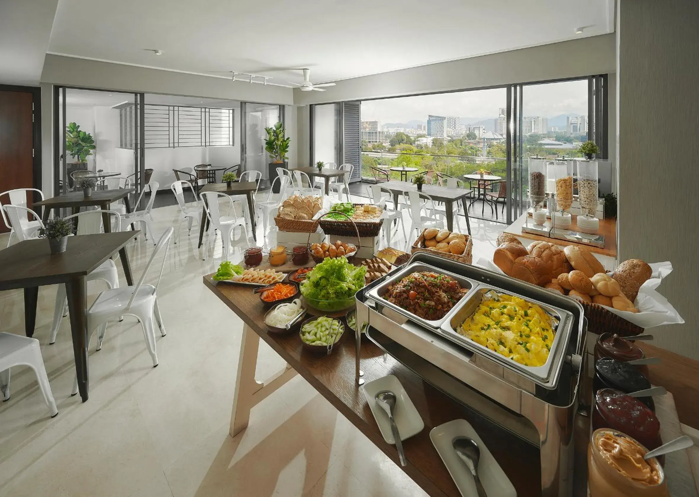 Food and drinks in TRILLION SUITES by SLG Food and drinks in TRILLION SUITES by SLG