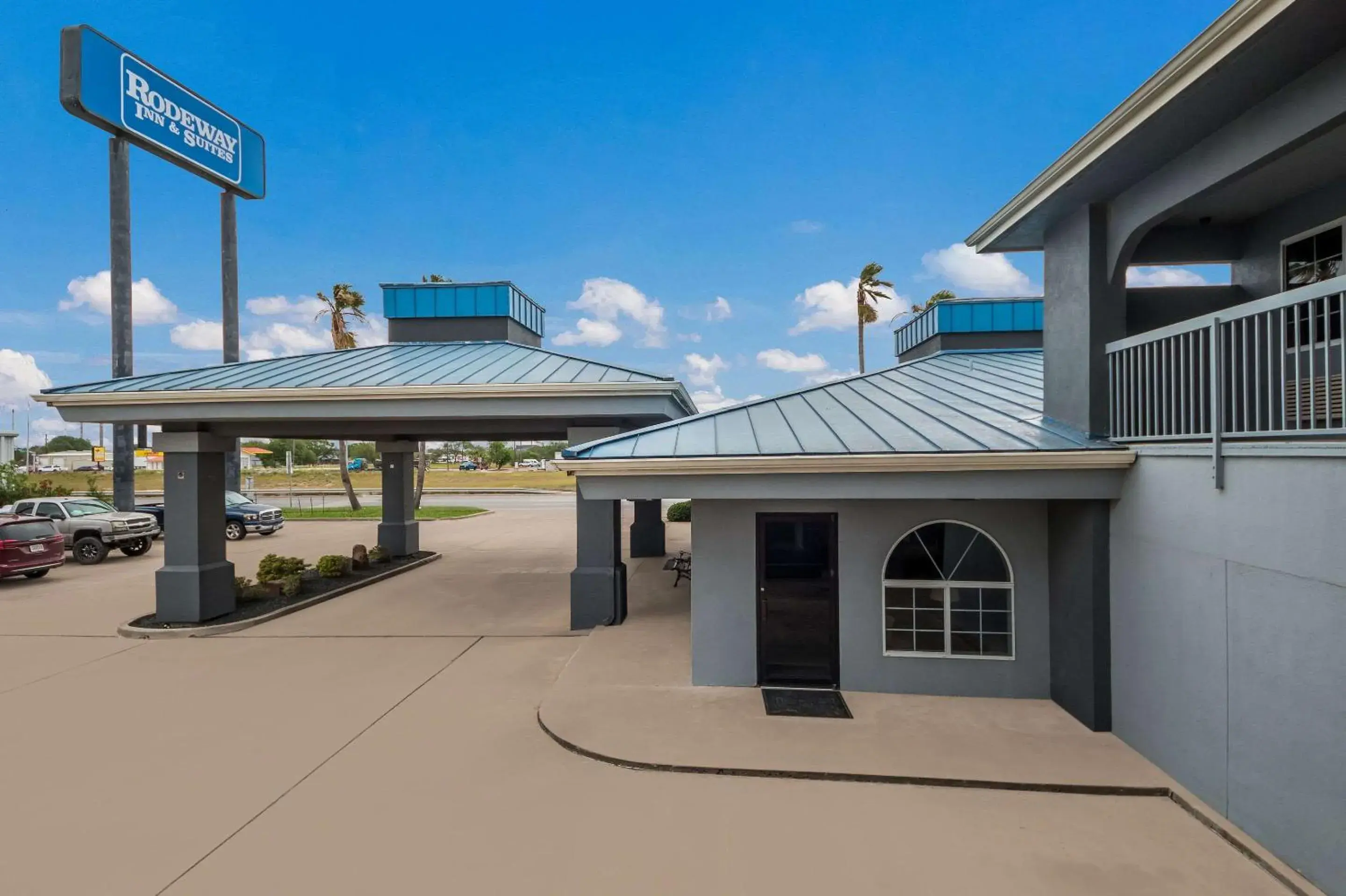Property building in Rodeway Inn & Suites Corpus Christi Northwest Property building in Rodeway Inn & Suites Corpus Christi Northwest