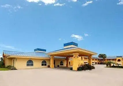 Facade/entrance in Rodeway Inn & Suites Corpus Christi Northwest Facade/entrance in Rodeway Inn & Suites Corpus Christi Northwest