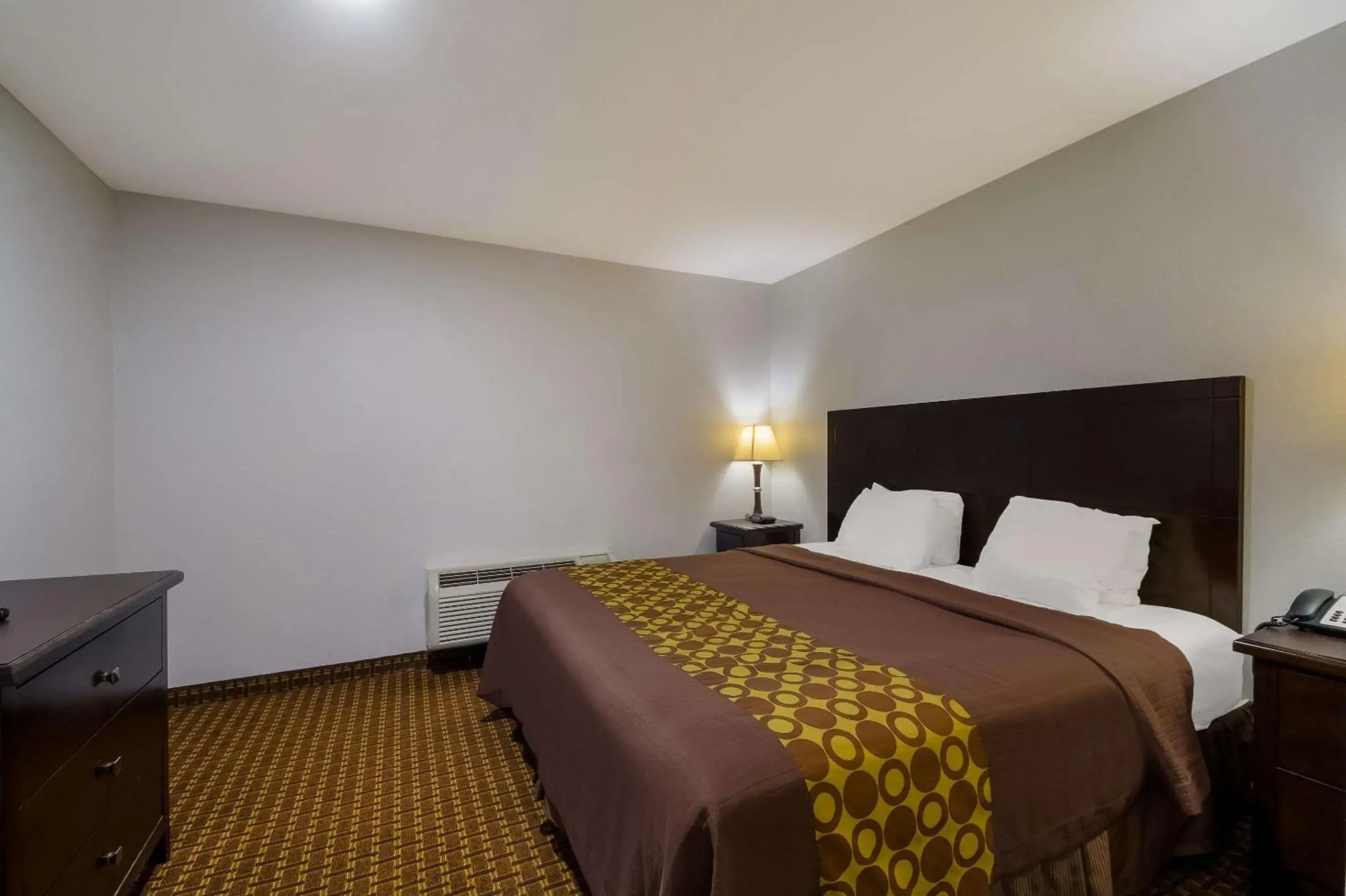 Bedroom, Bed in Rodeway Inn & Suites Corpus Christi Northwest Bedroom, Bed in Rodeway Inn & Suites Corpus Christi Northwest