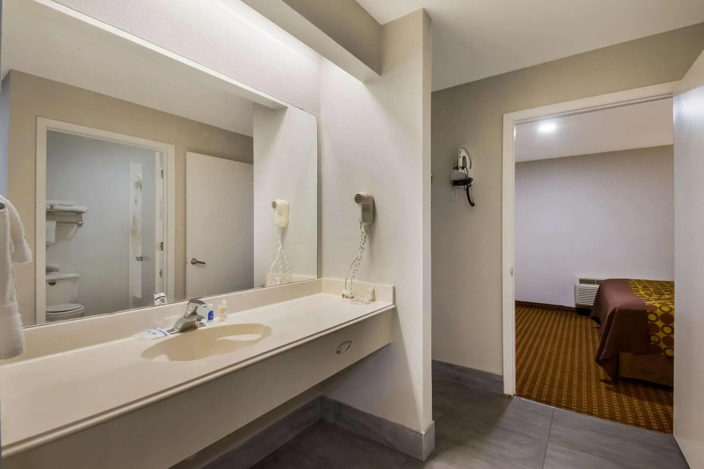 Bedroom in Rodeway Inn & Suites Corpus Christi Northwest Bedroom in Rodeway Inn & Suites Corpus Christi Northwest