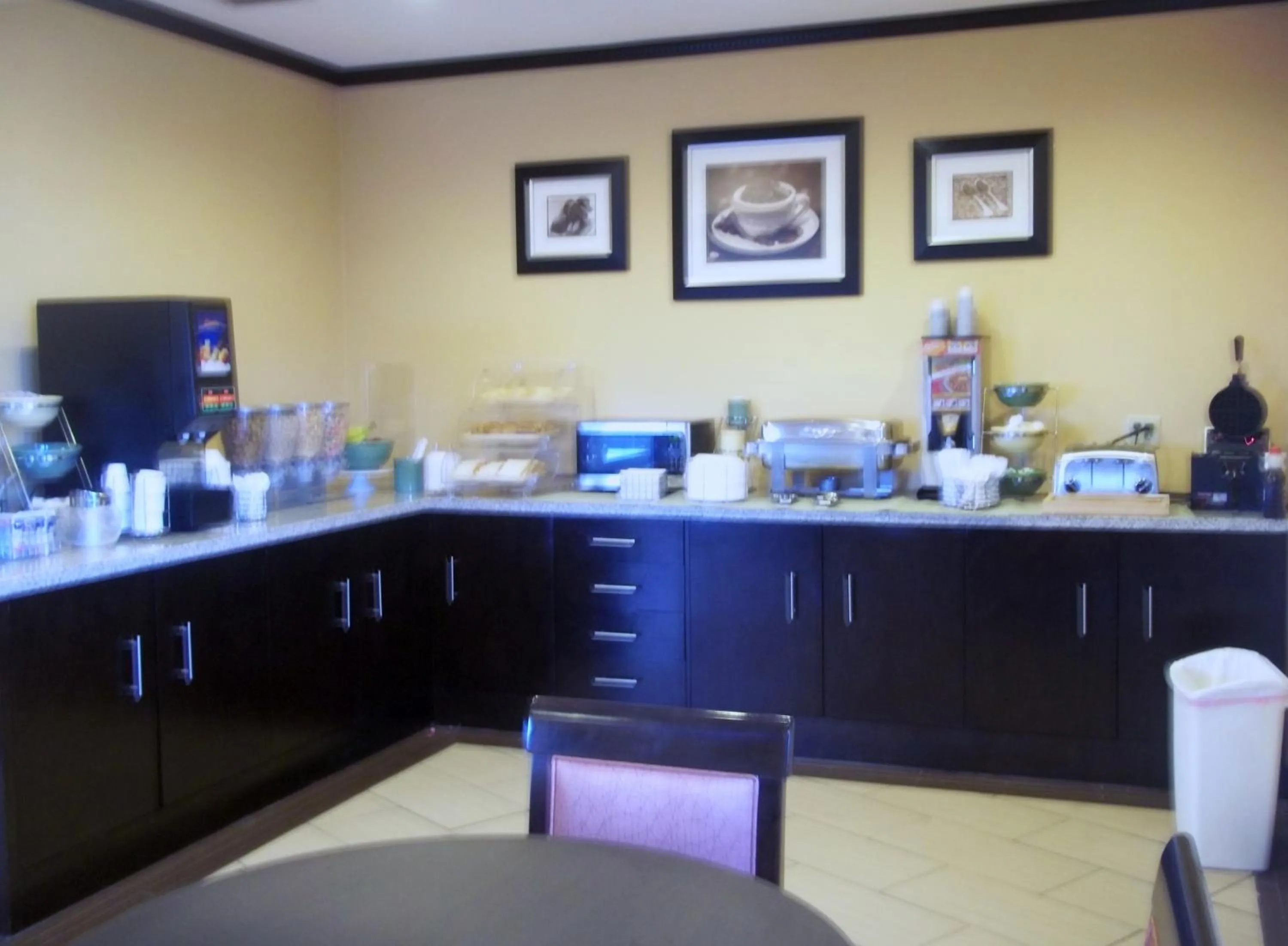 Restaurant/places to eat in Rodeway Inn & Suites Corpus Christi Northwest