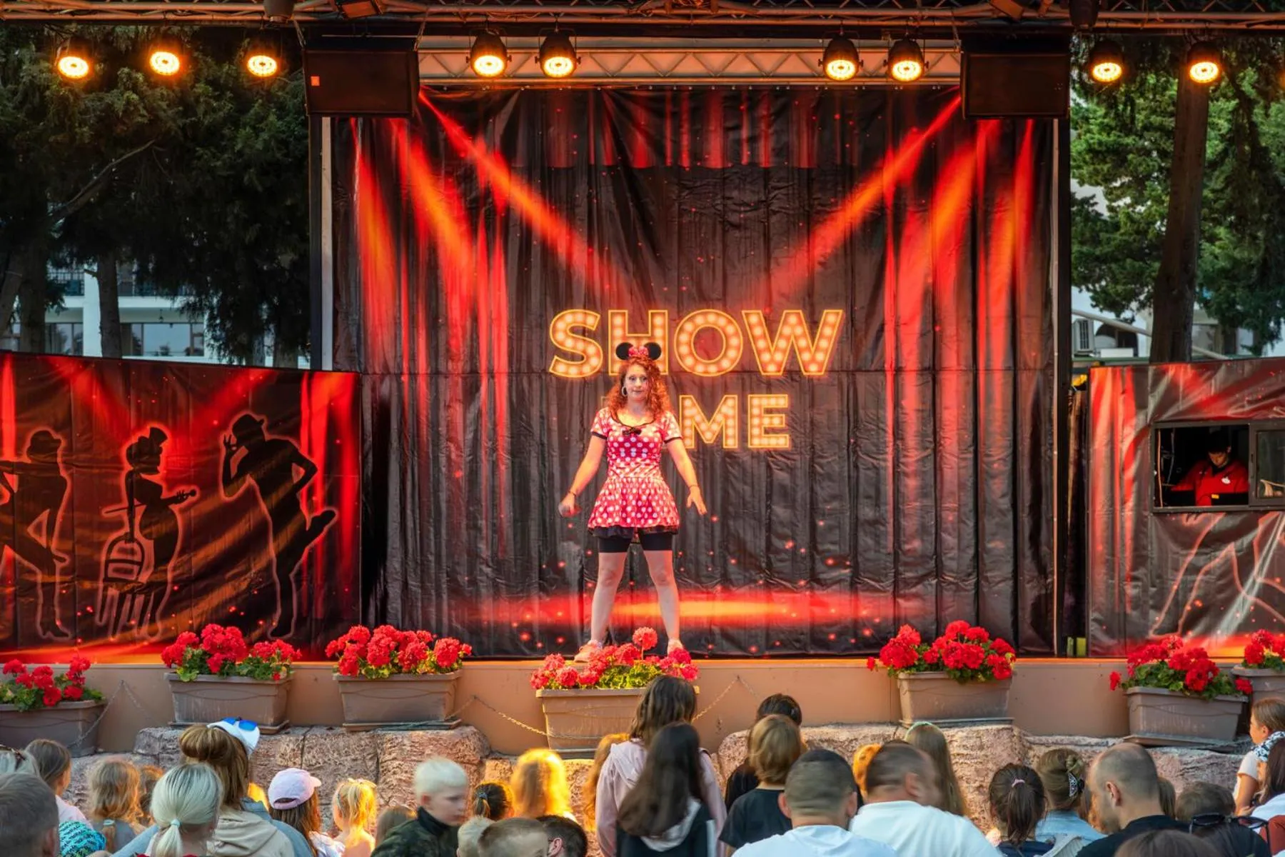 Evening entertainment in Sol Nessebar Mare All Inclusive