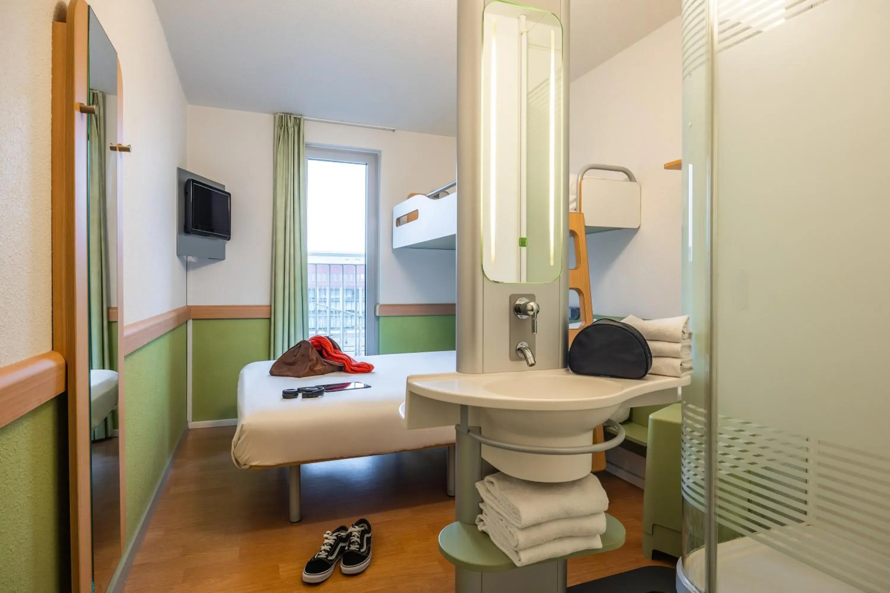 Bedroom, Bed in ibis budget Brugge Centrum Station Bedroom, Bed in ibis budget Brugge Centrum Station