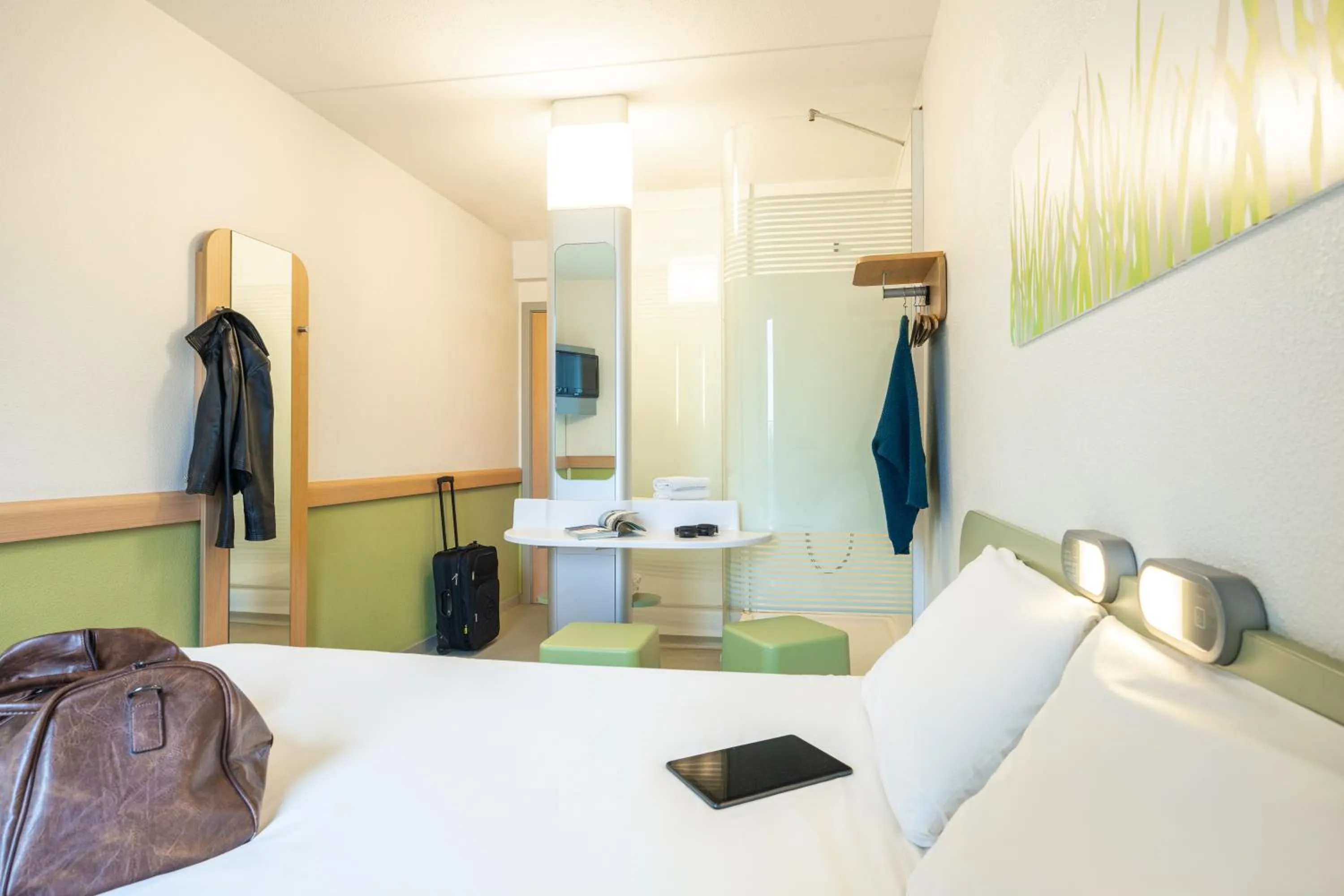 Bathroom, Bed in ibis budget Brugge Centrum Station