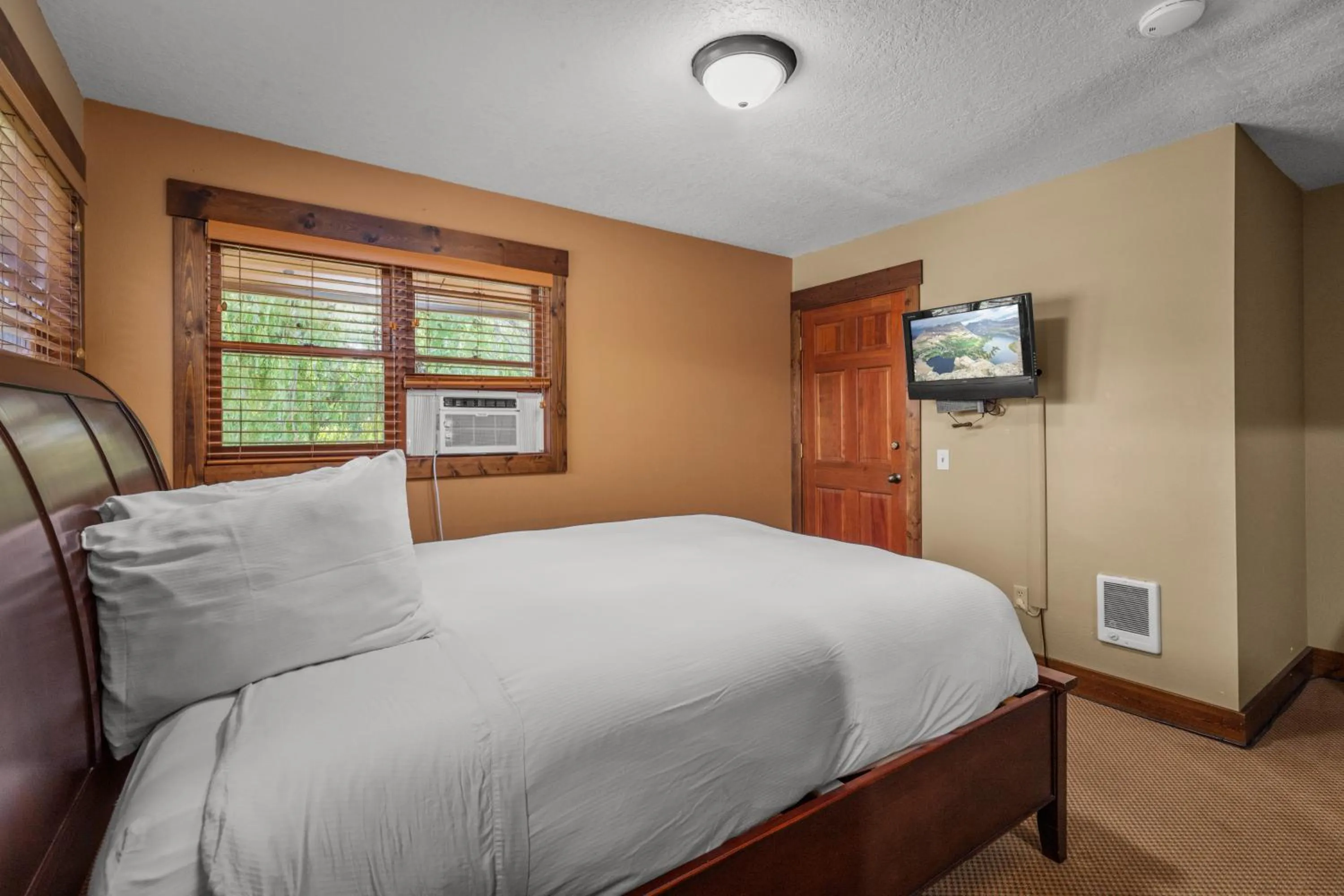 Bed in Duck Inn Lodge