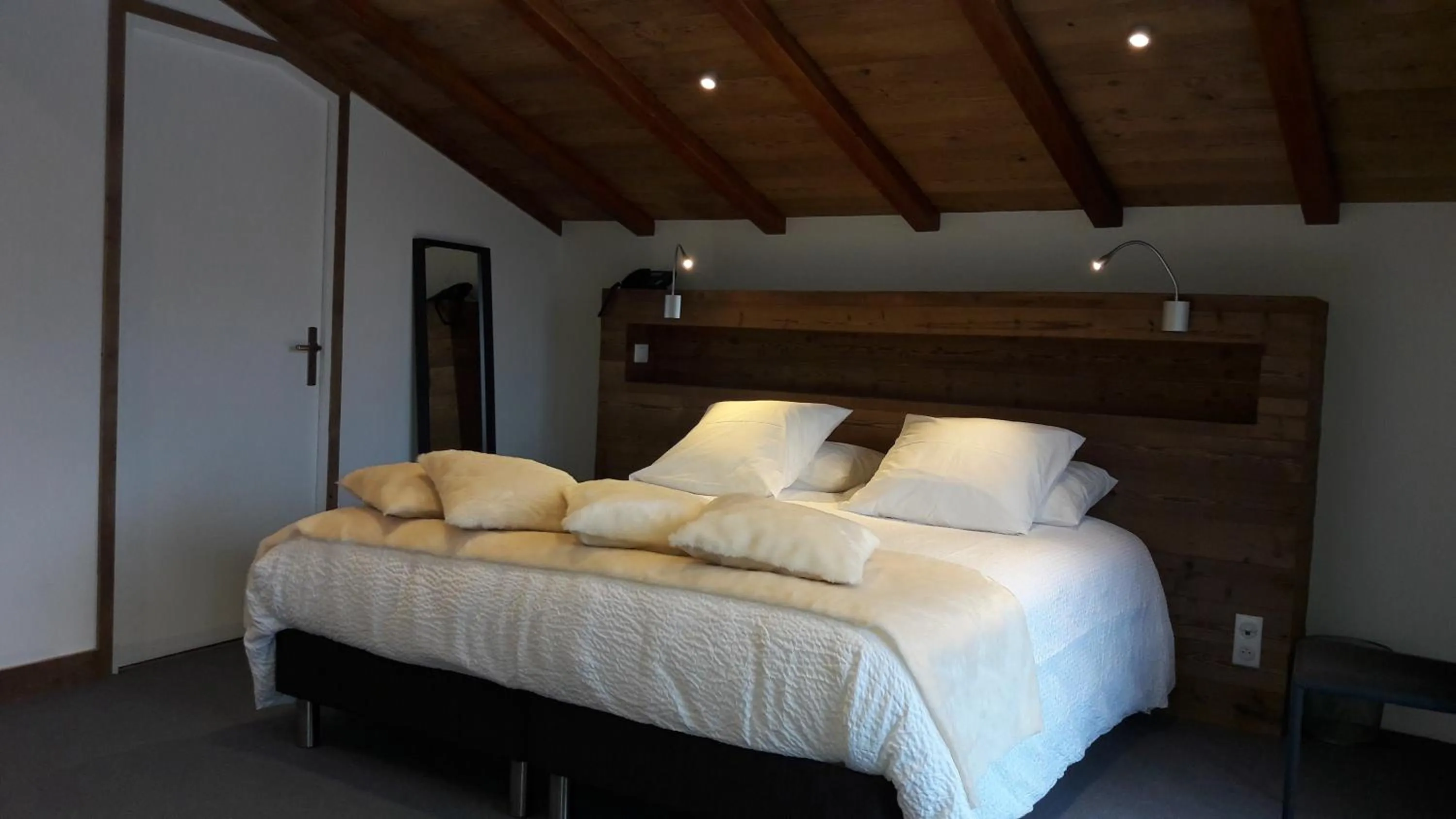 Bedroom, Bed in Hotel L'alpin
