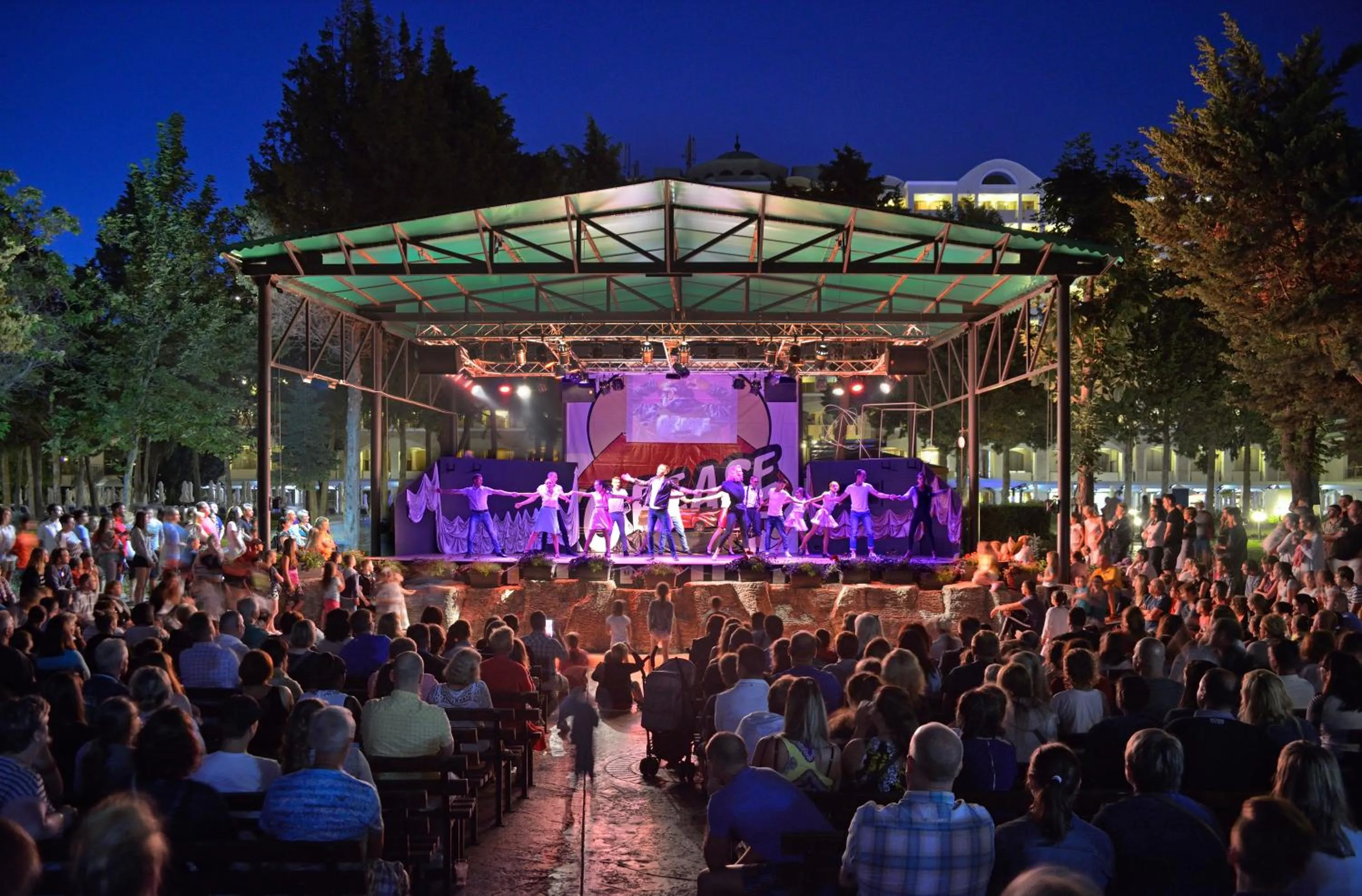 Evening entertainment in Sol Nessebar Bay All Inclusive