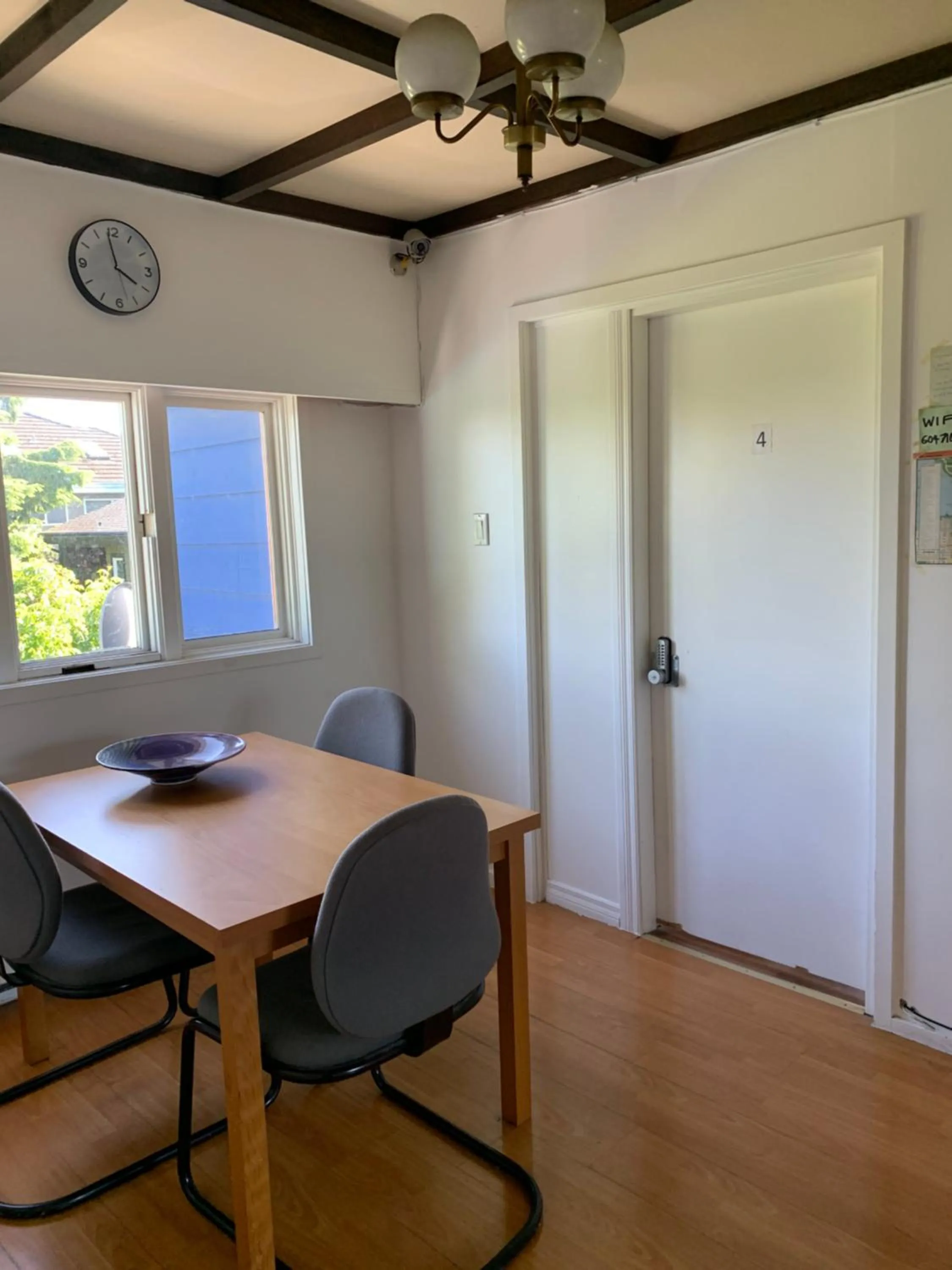 Vancouver Backpacker House - 10 min walk to Metrotown skytrain station