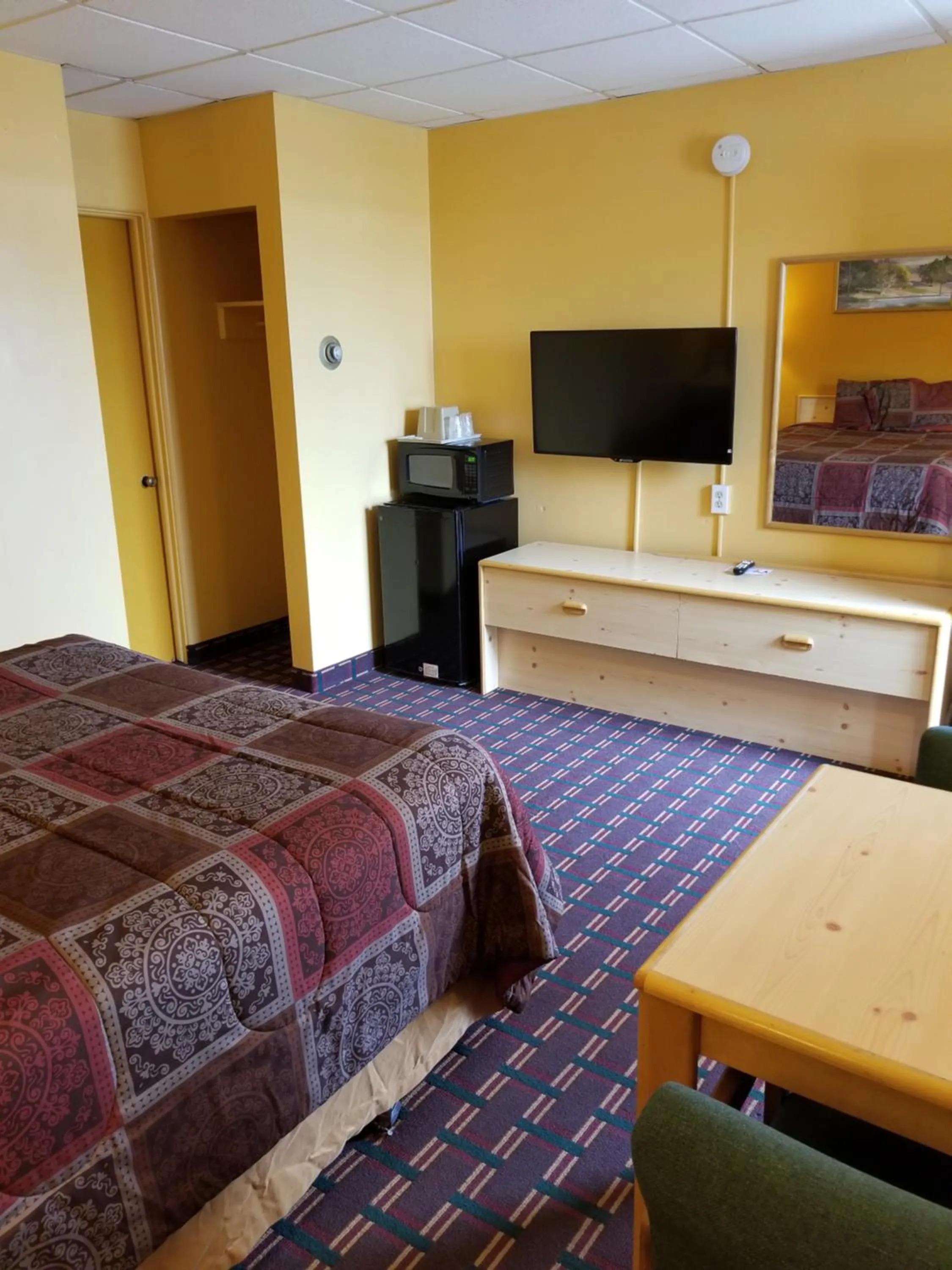 Bed in Motel 7 Rawlins