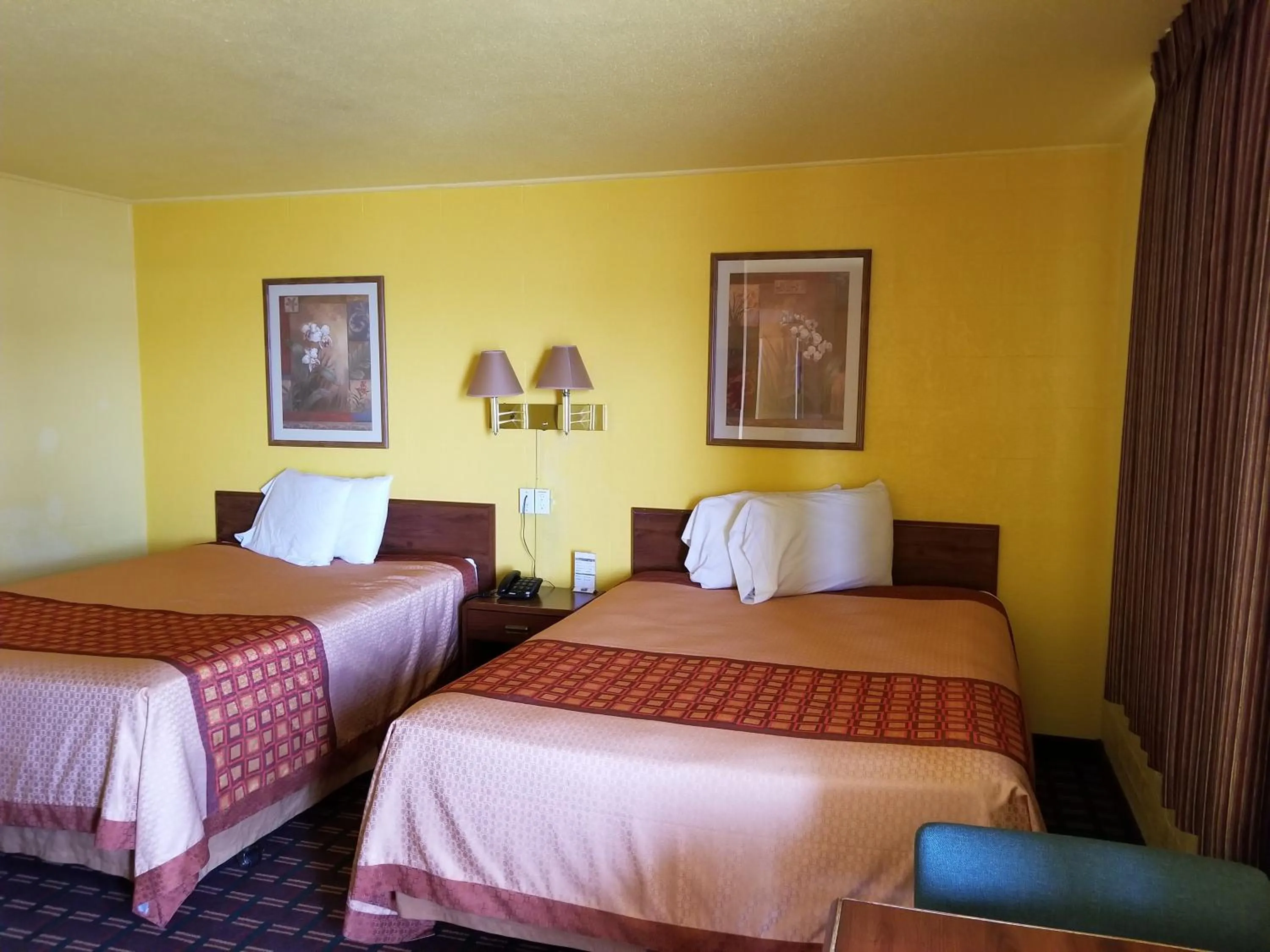 Bed in Motel 7 Rawlins