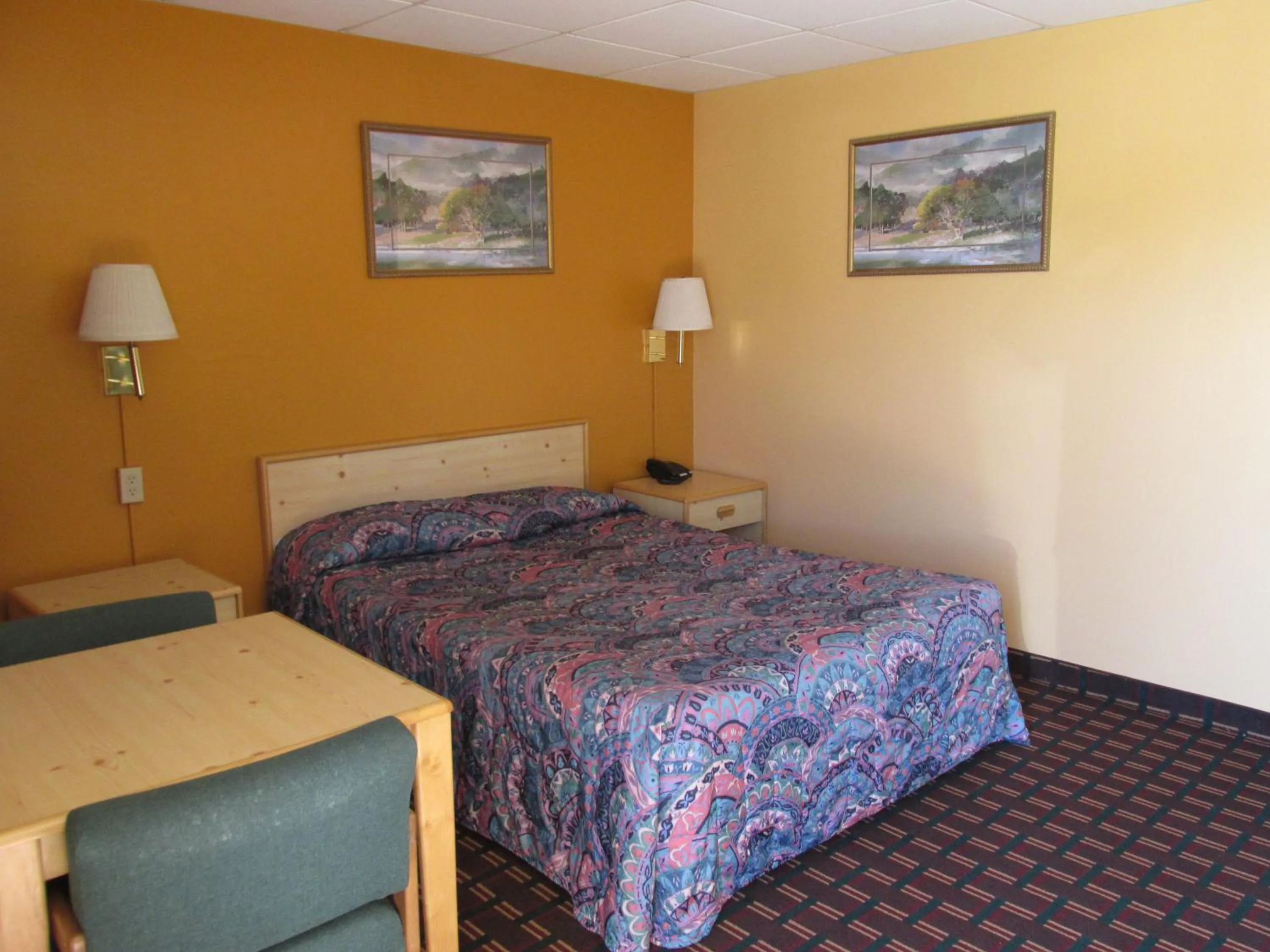 Bed in Motel 7 Rawlins