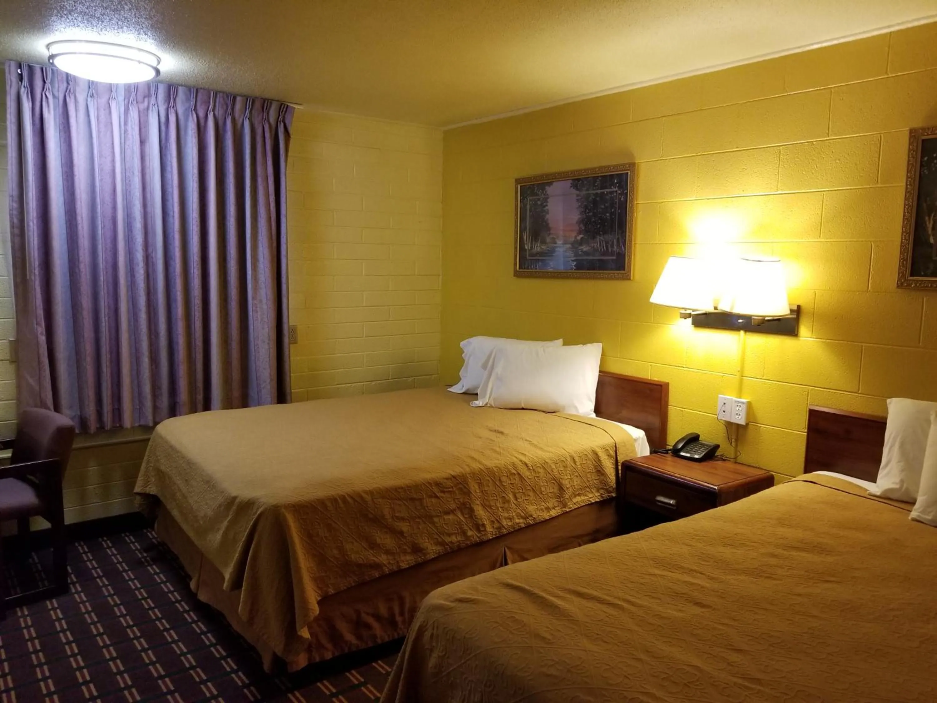 Bed in Motel 7 Rawlins