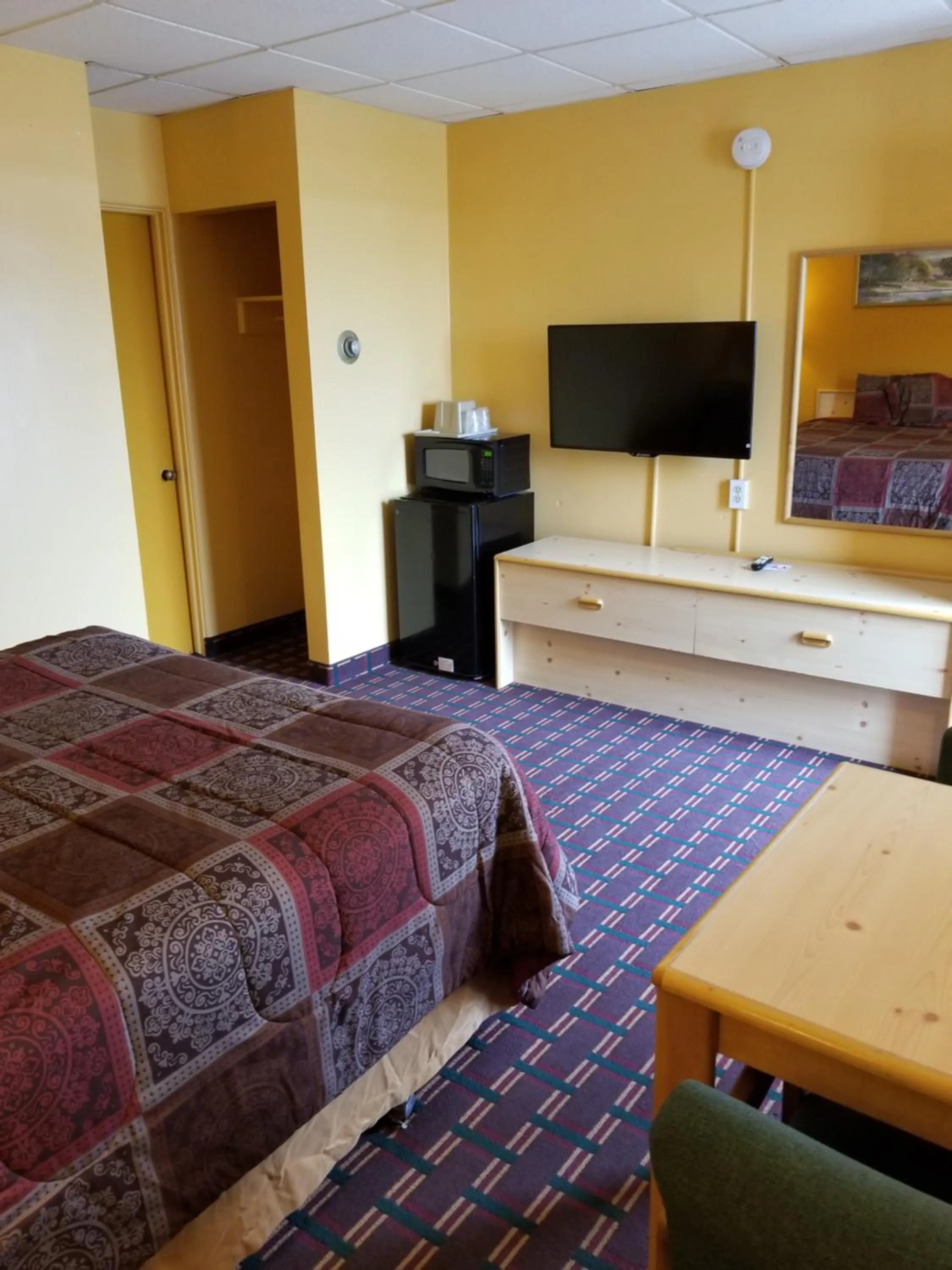 Bed in Motel 7 Rawlins