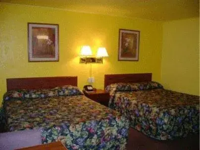 Queen Room with Two Queen Beds in Motel 7 Rawlins Queen Room with Two Queen Beds in Motel 7 Rawlins