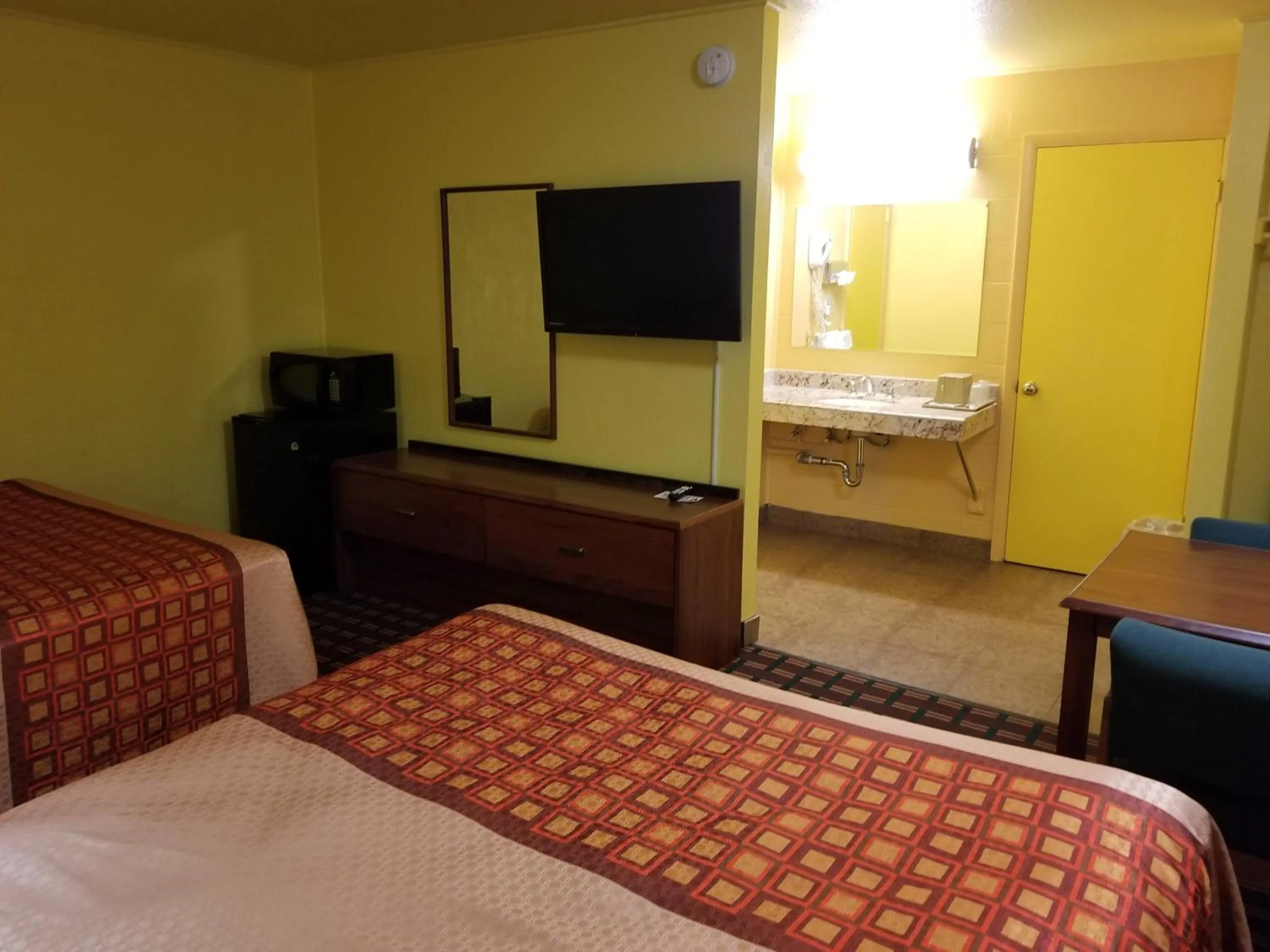 Bed in Motel 7 Rawlins