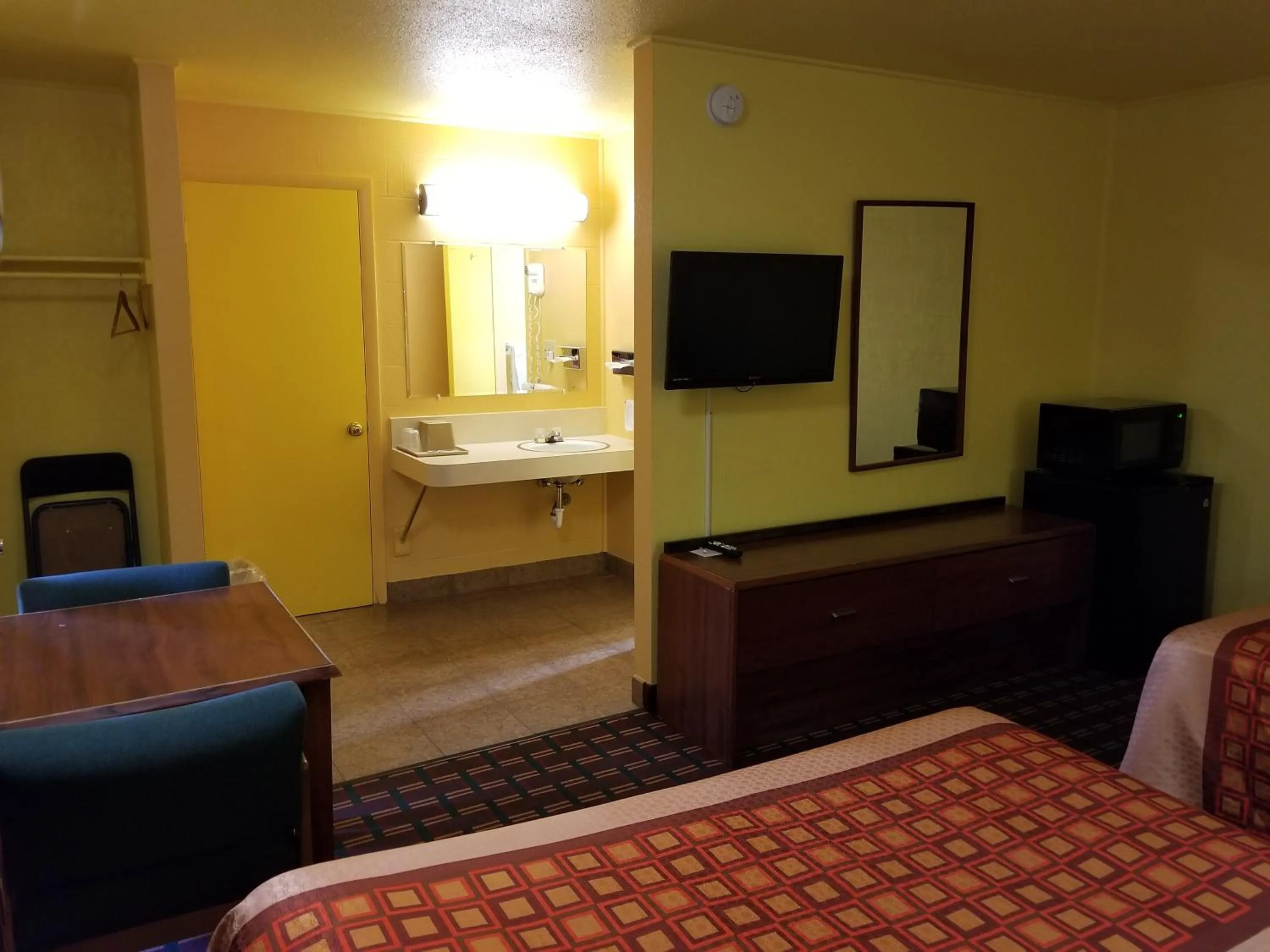 Bed in Motel 7 Rawlins