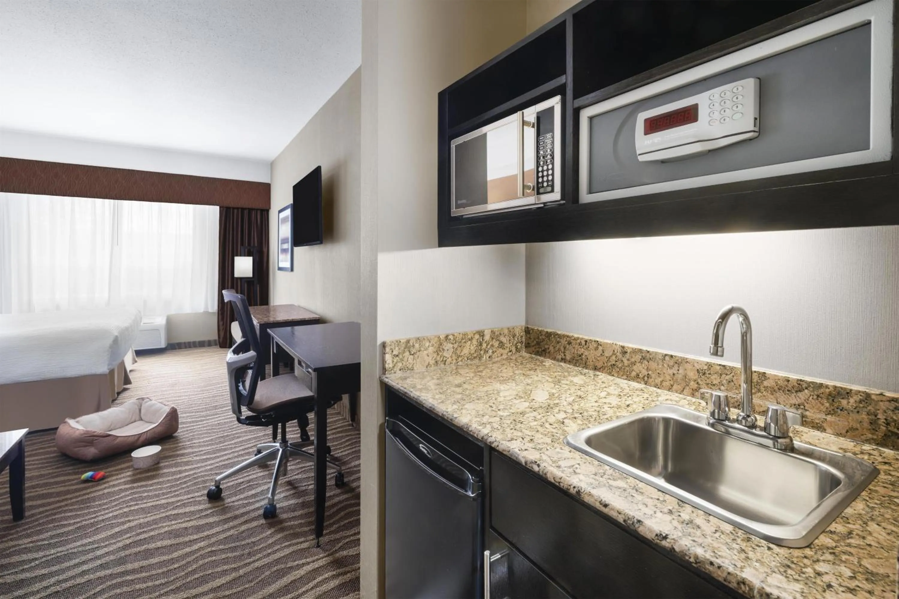 Bedroom in Best Western Premier Freeport Inn Calgary Airport