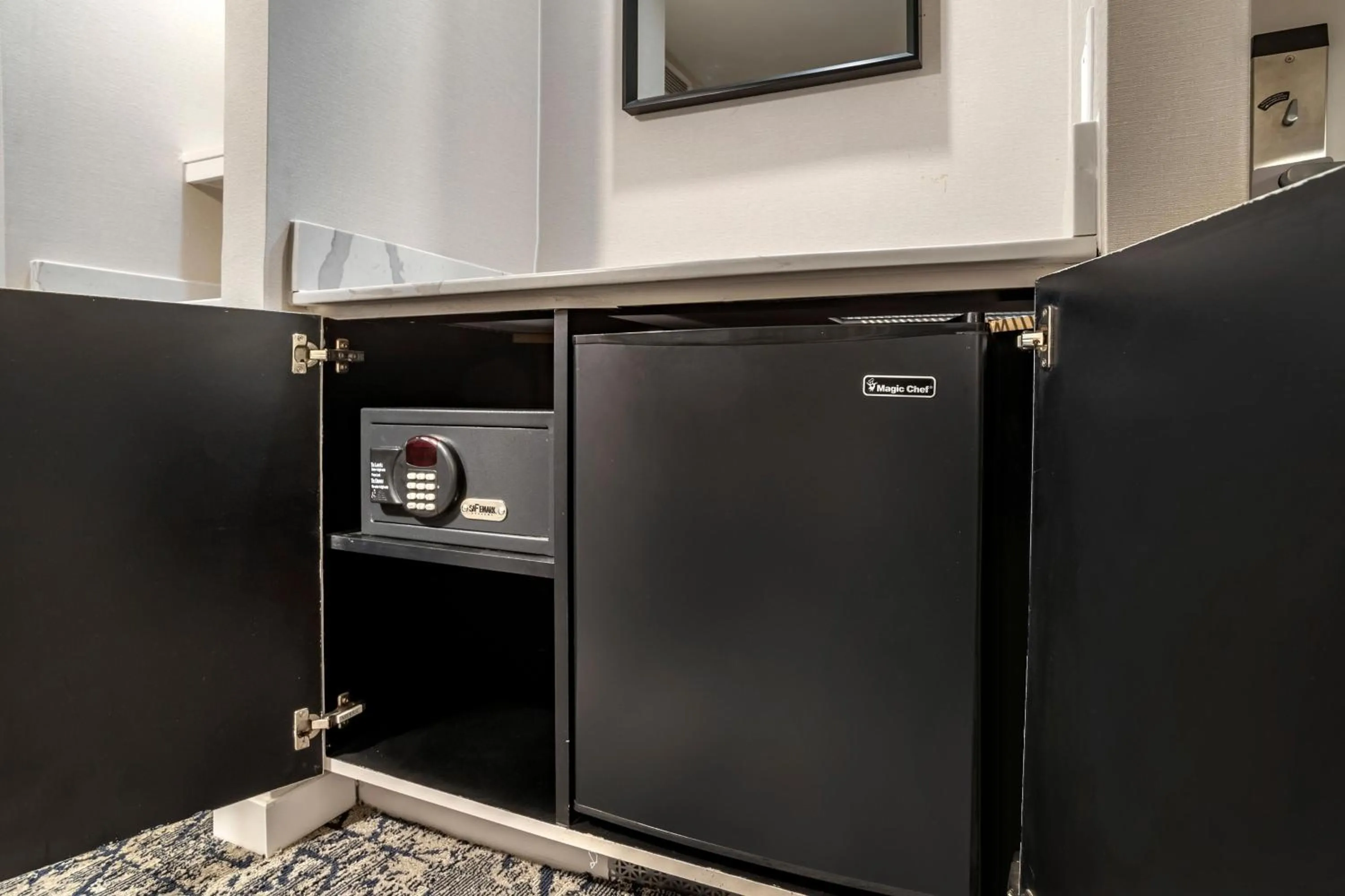 Photo of the whole room in Sheraton Suites Old Town Alexandria