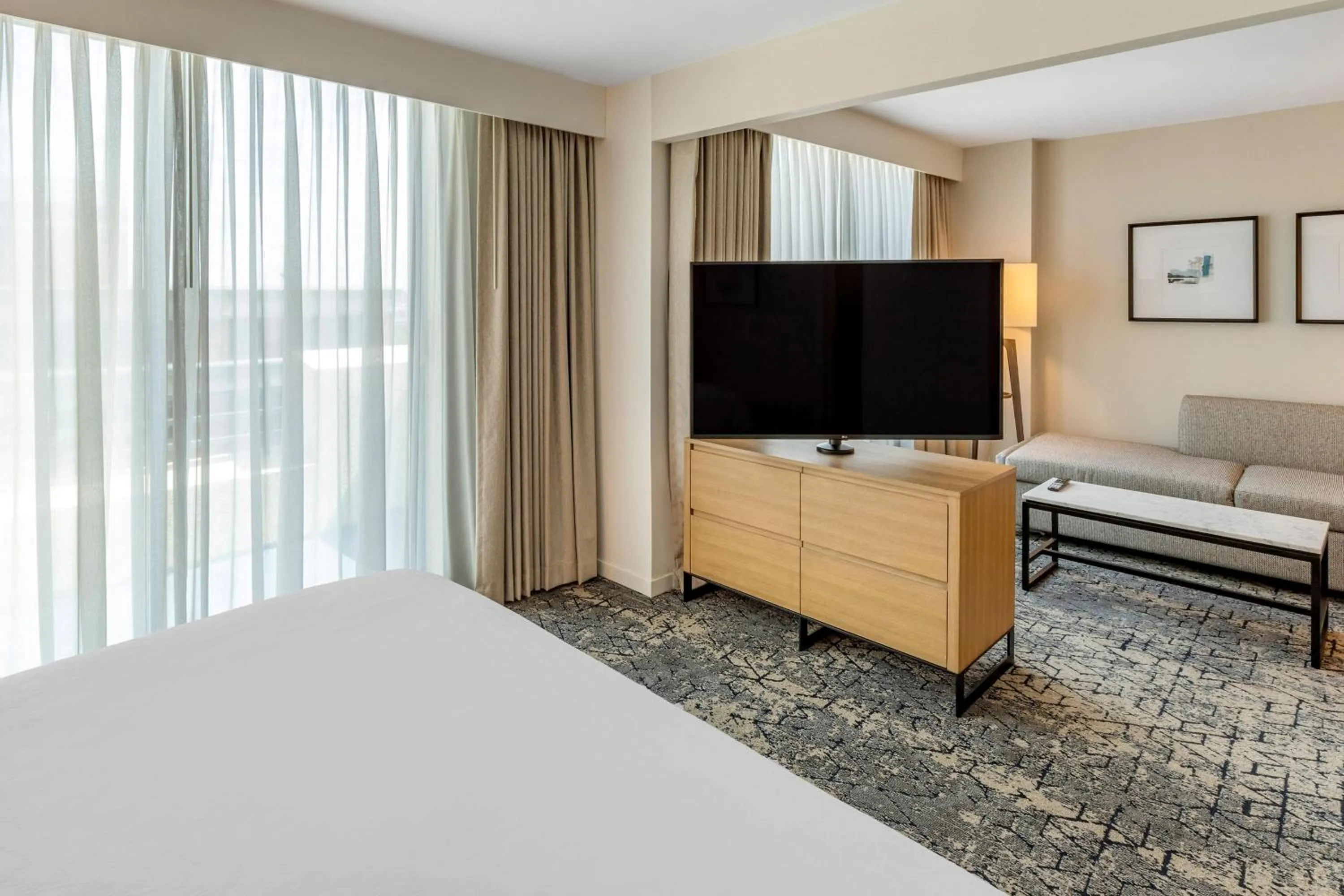 Photo of the whole room, Bed in Sheraton Suites Old Town Alexandria