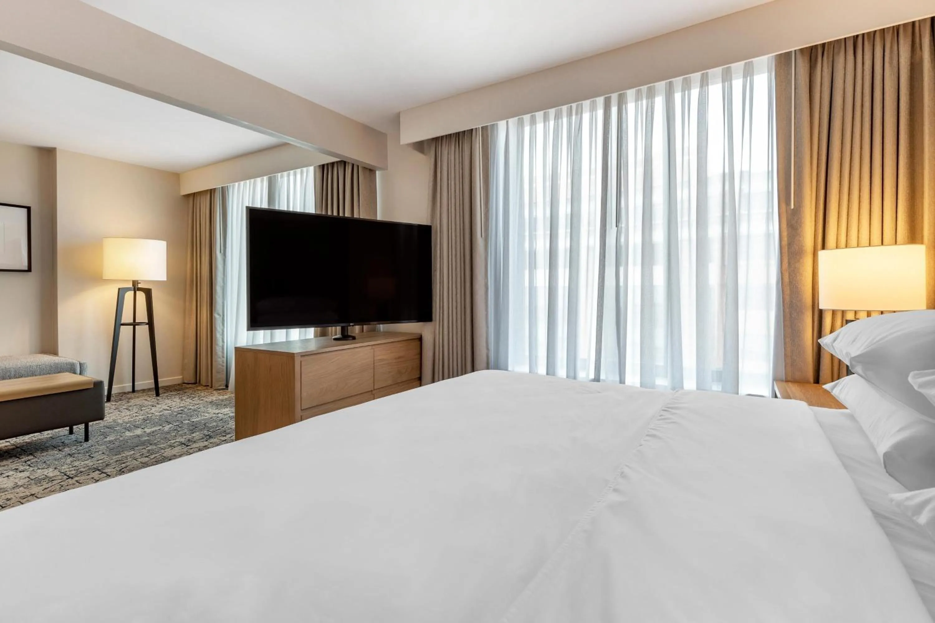 Photo of the whole room, Bed in Sheraton Suites Old Town Alexandria