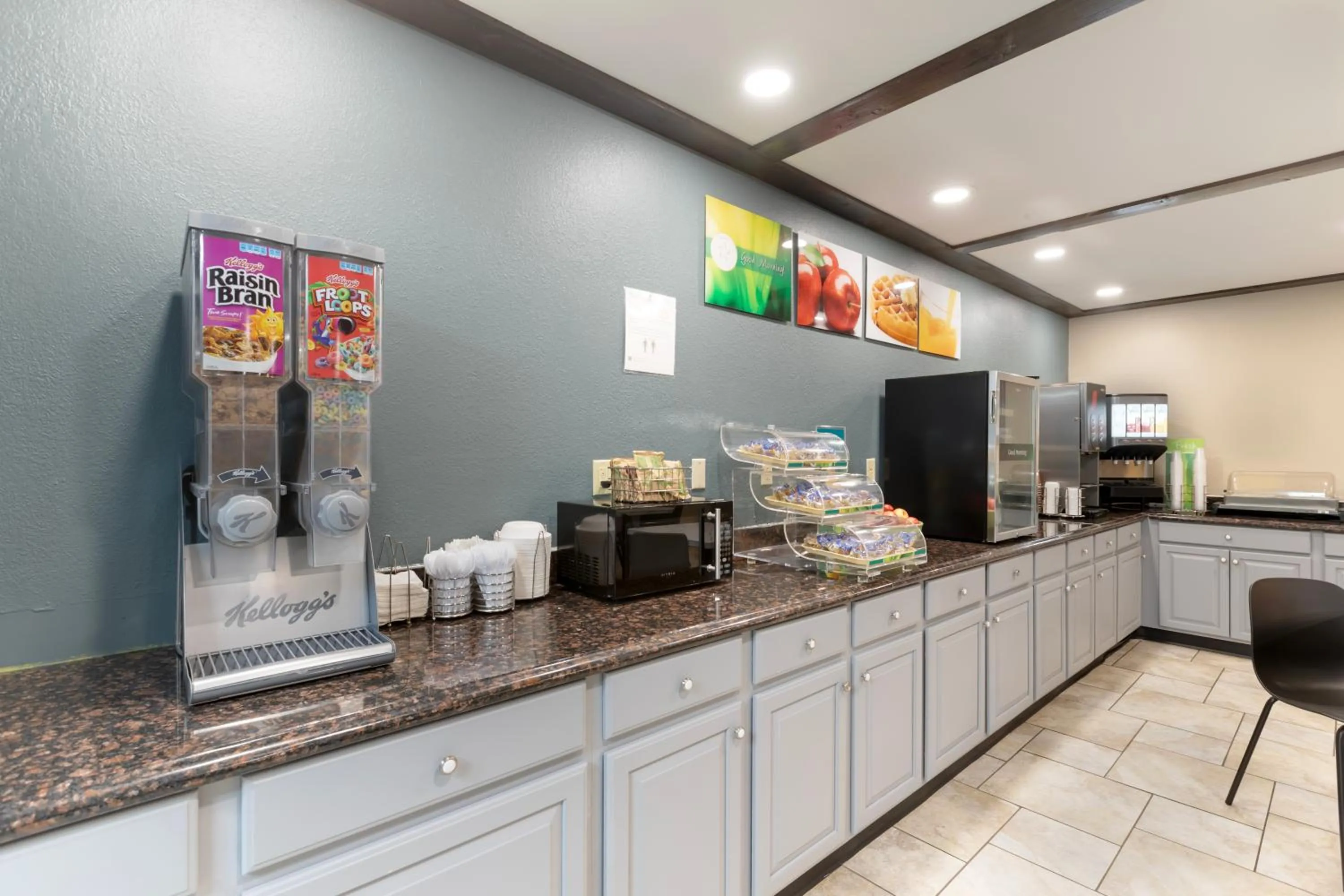 Breakfast in Quality Inn Newton at I-80