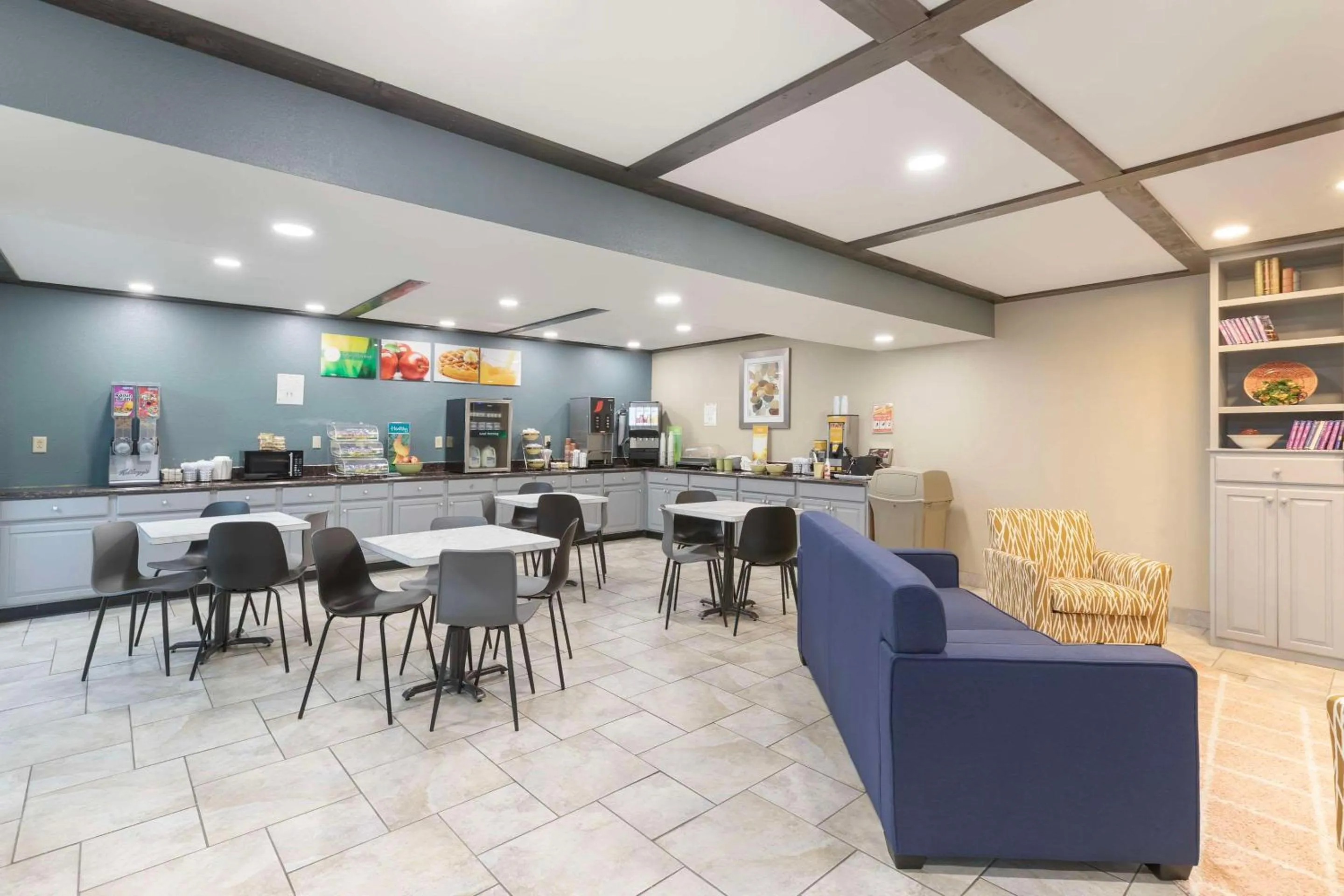 Breakfast in Quality Inn Newton at I-80