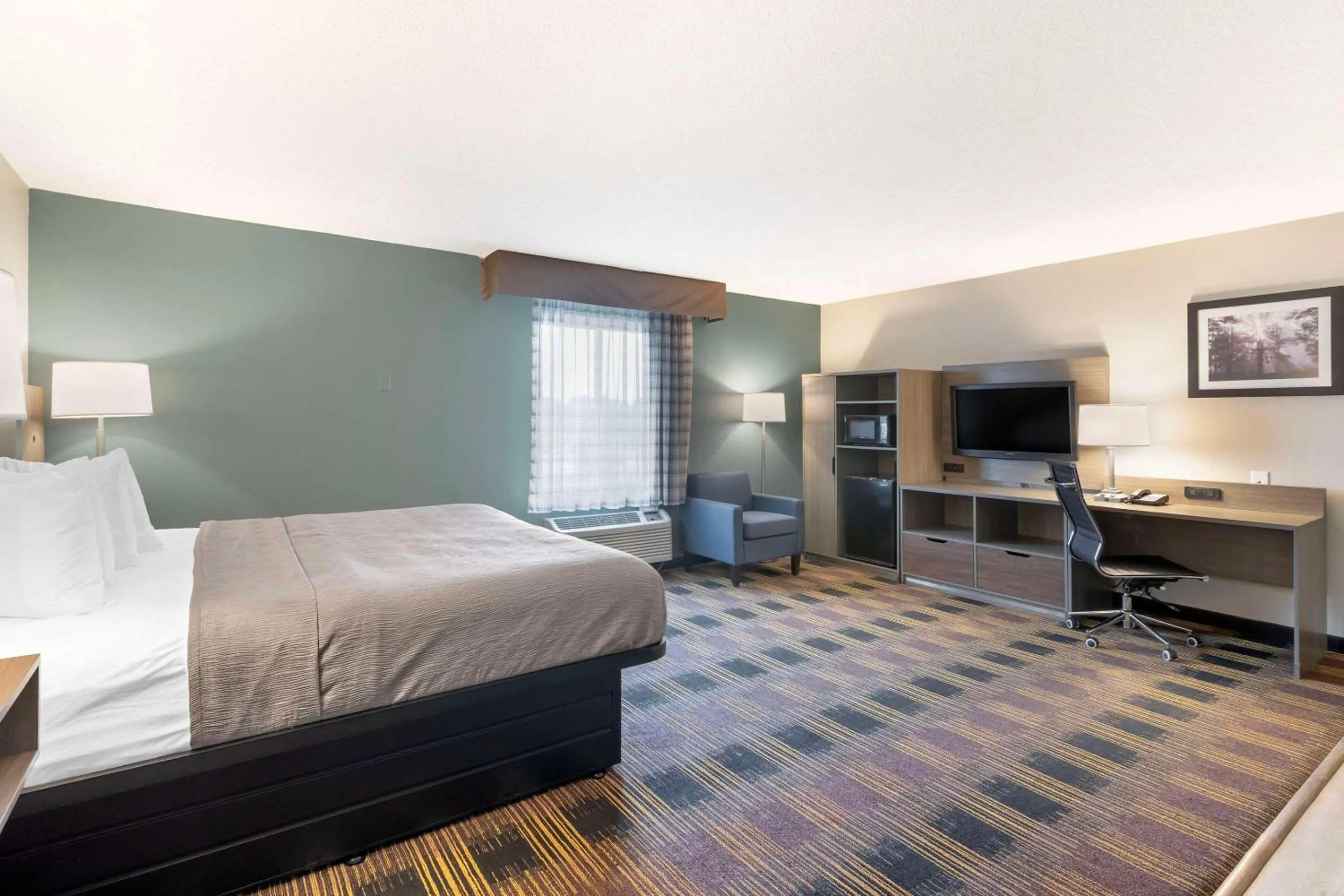 Bedroom, Bed in Quality Inn Newton at I-80