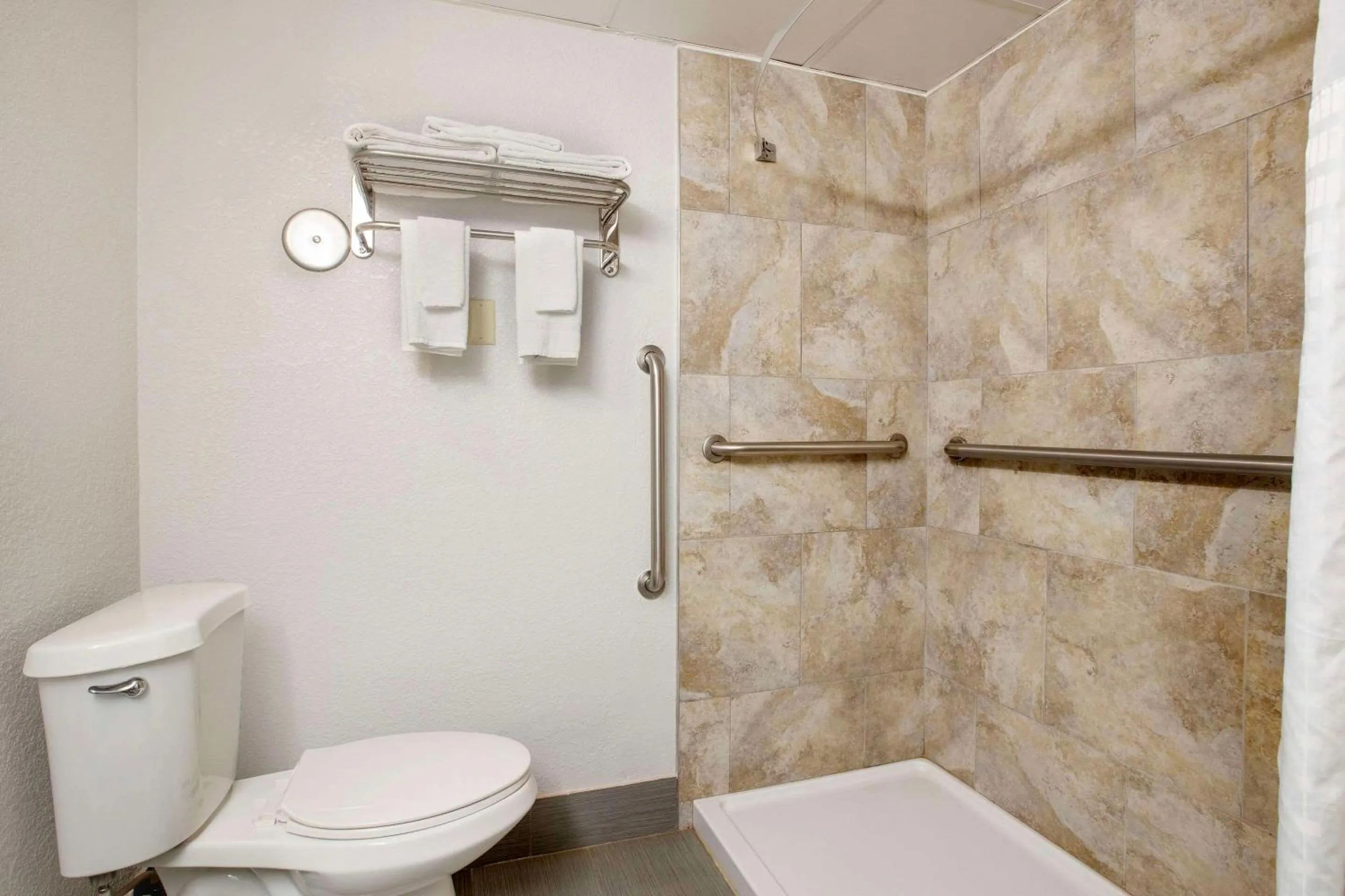 Bedroom in Quality Inn Newton at I-80