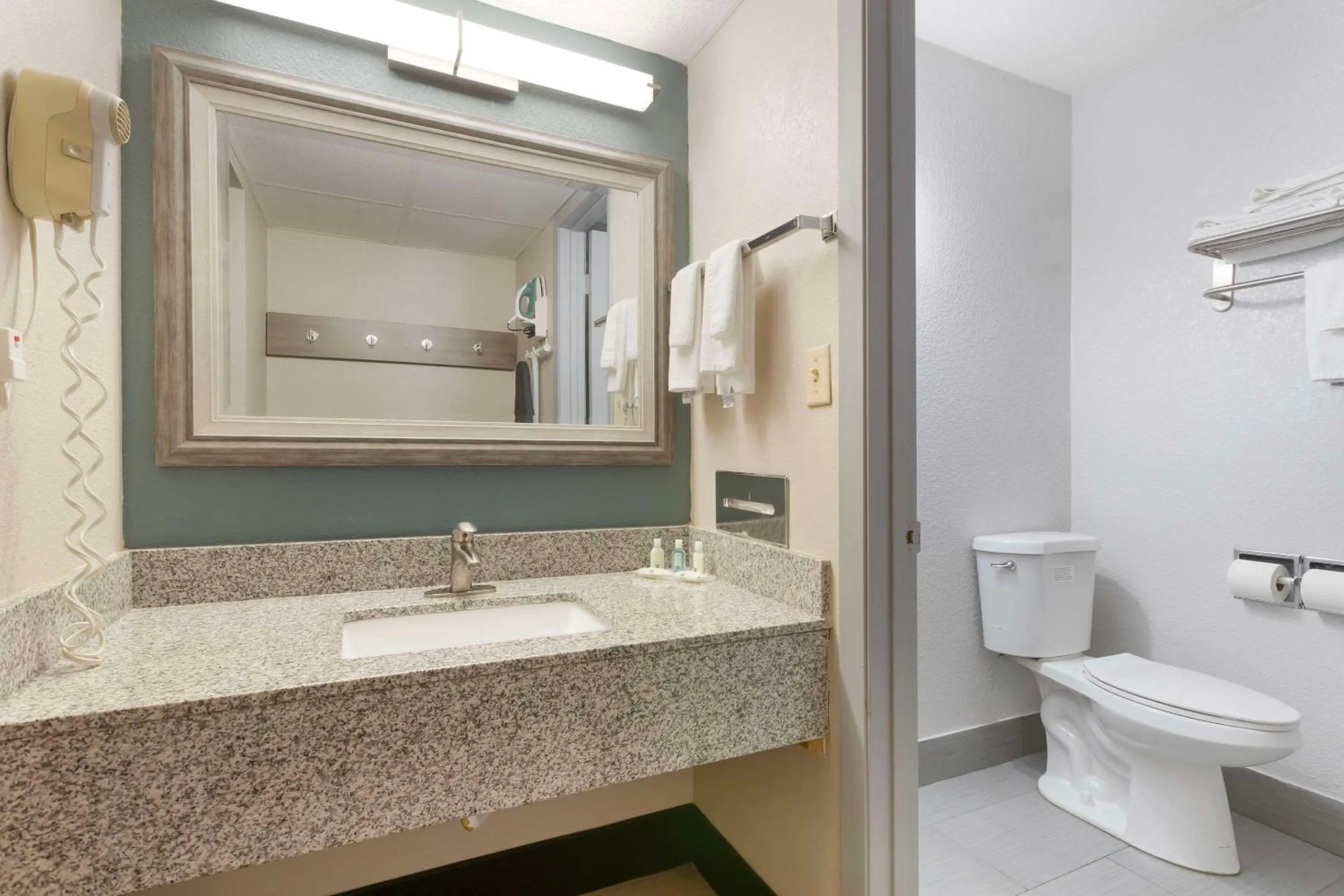 Bedroom in Quality Inn Newton at I-80