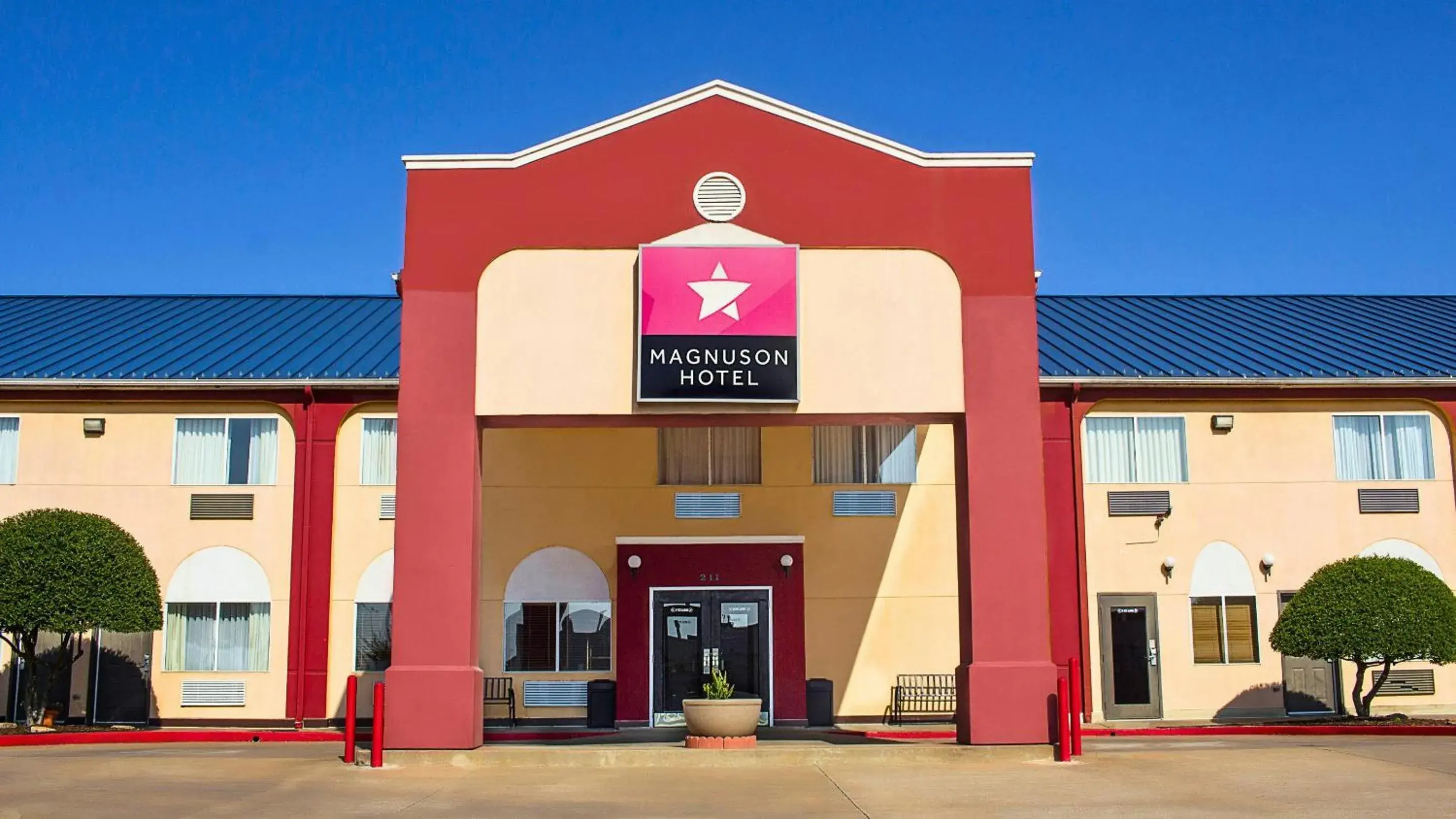 Facade/entrance in Magnuson Hotel Sand Springs – Tulsa West Facade/entrance in Magnuson Hotel Sand Springs – Tulsa West
