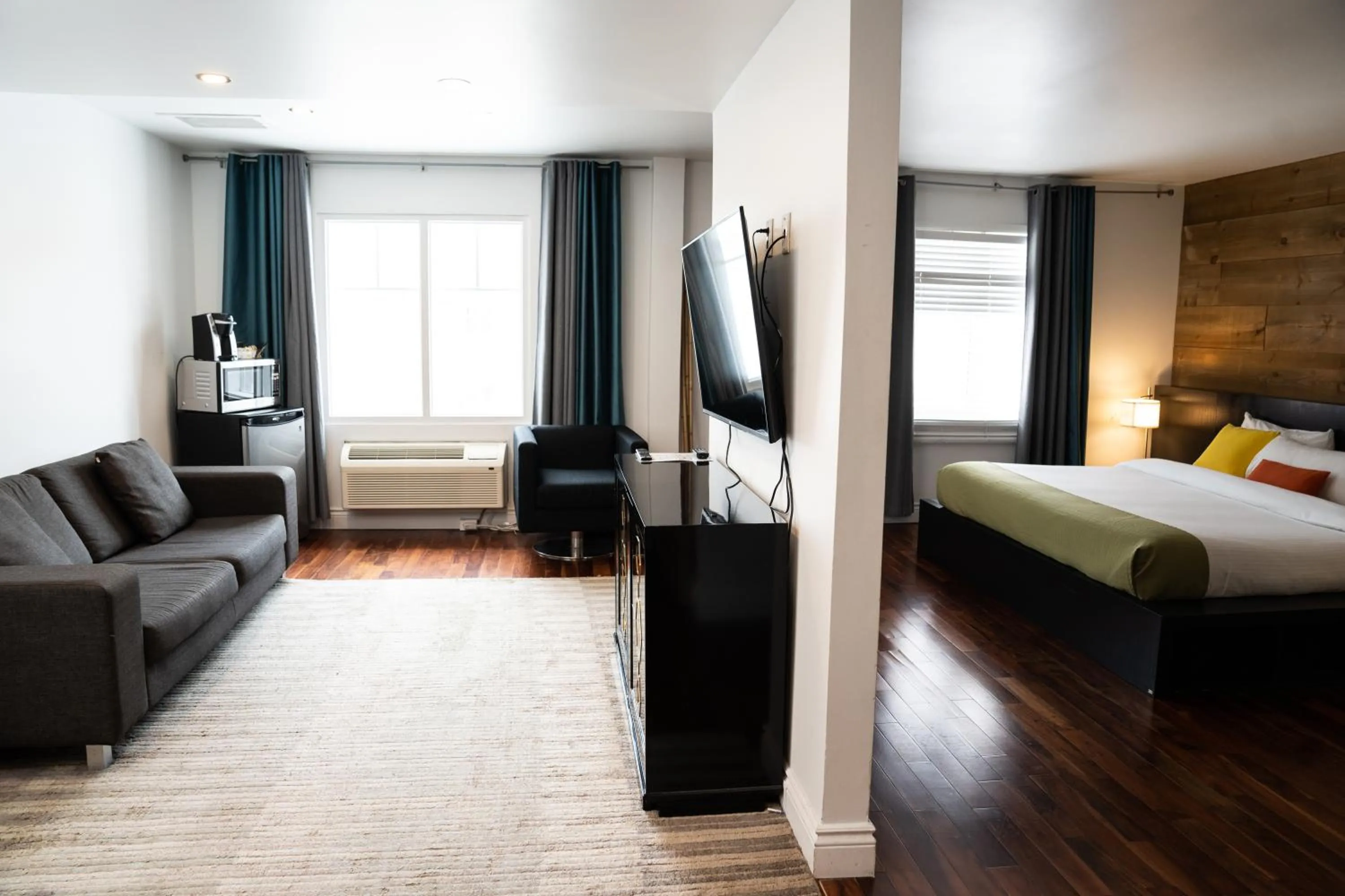 Bed in Hôtel Énergie Shawinigan