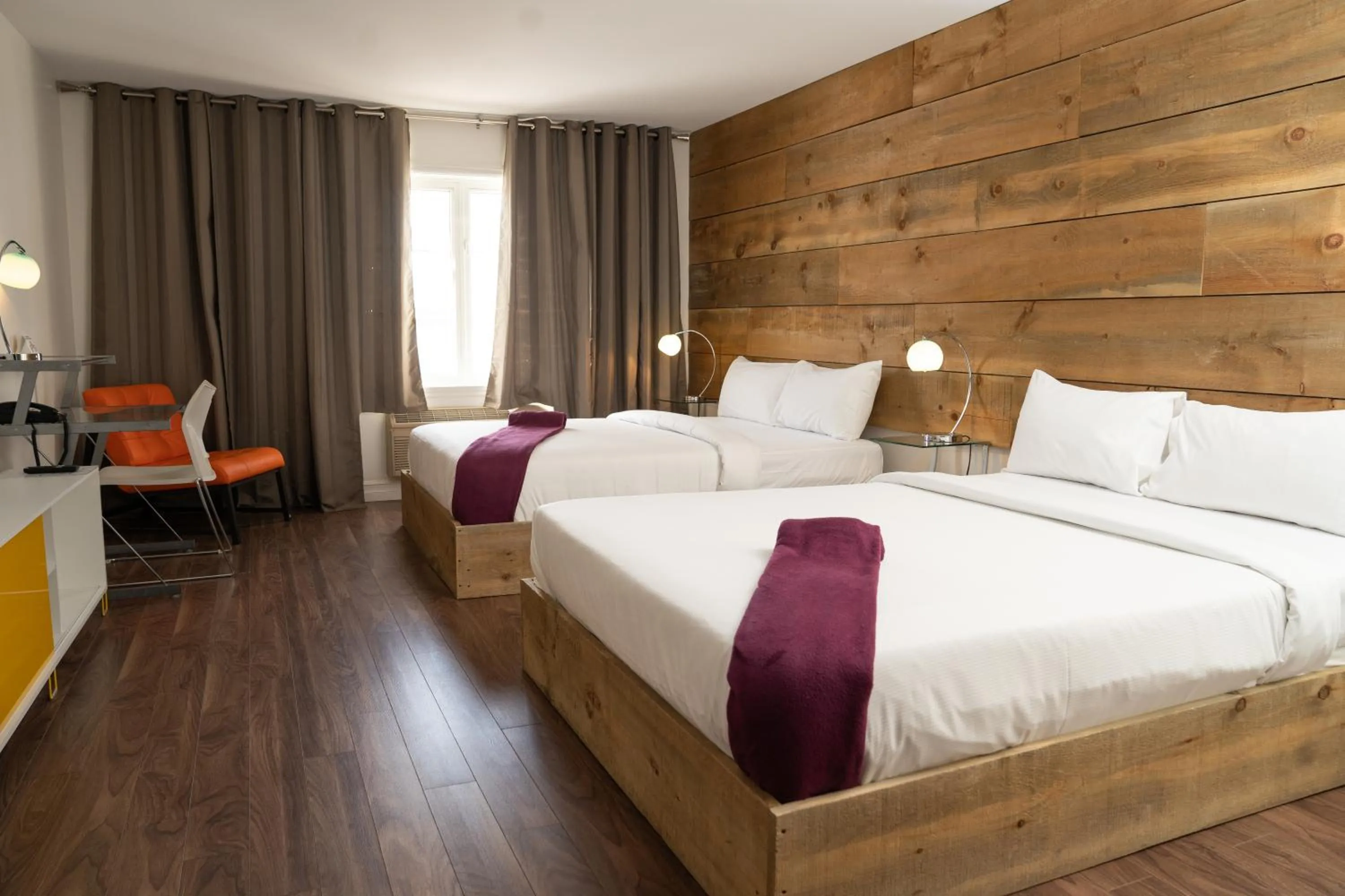 Bed in Hôtel Énergie Shawinigan