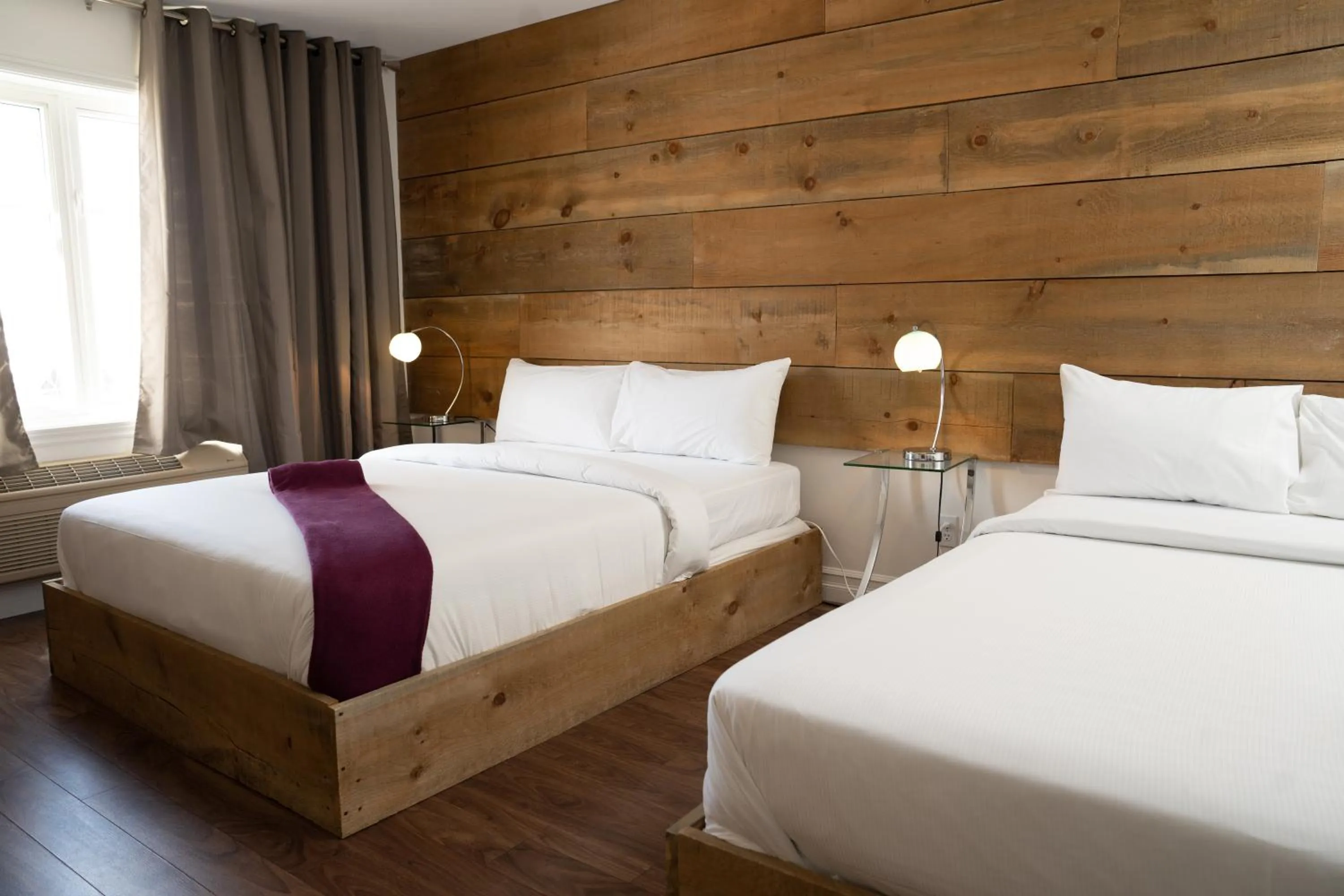 Bed in Hôtel Énergie Shawinigan