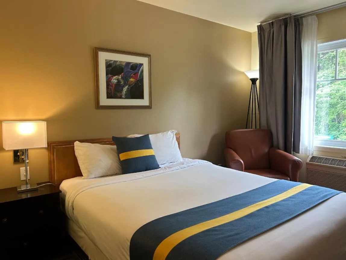 Bed in Hôtel Énergie Shawinigan