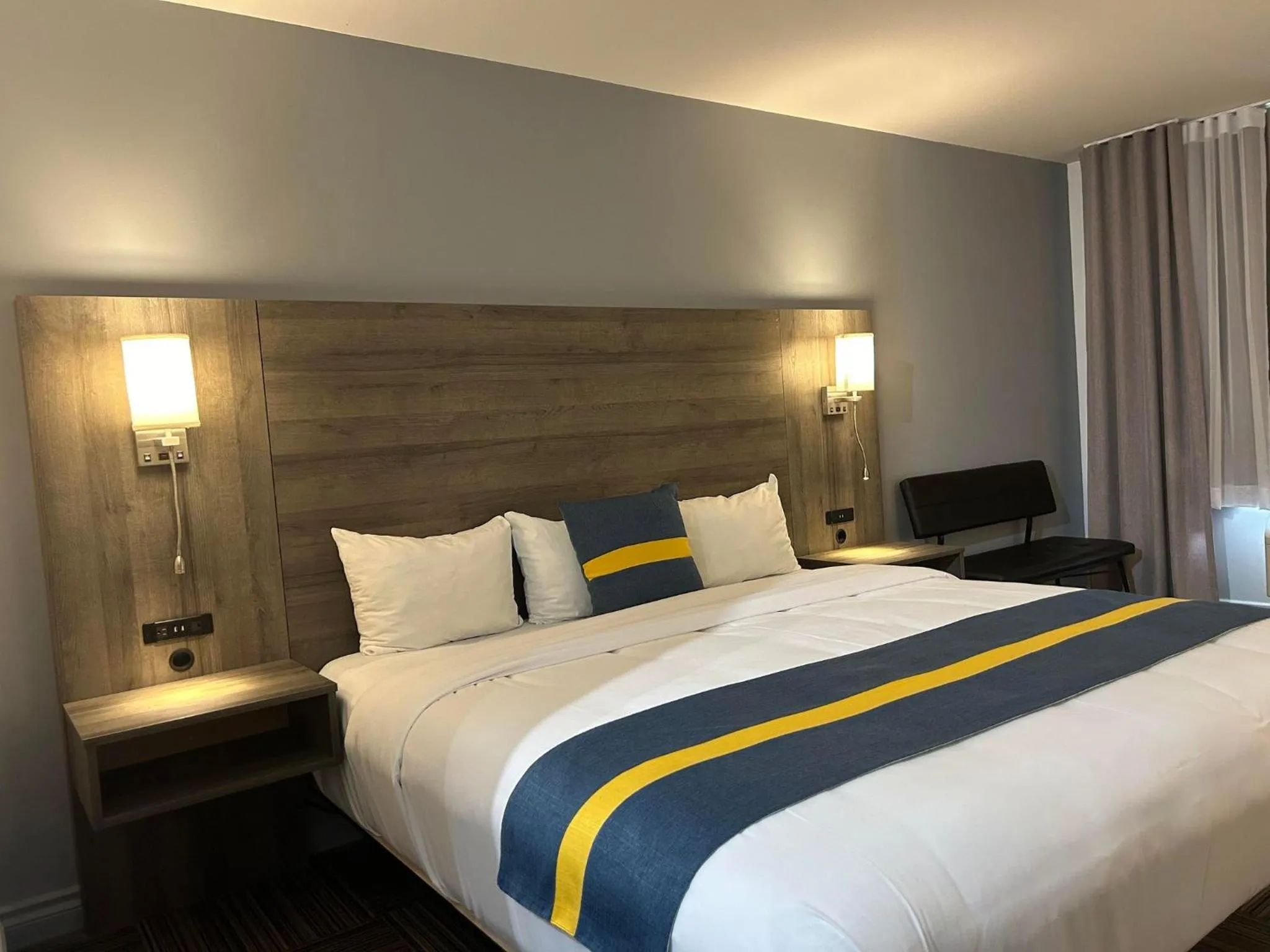 Bed in Hôtel Énergie Shawinigan