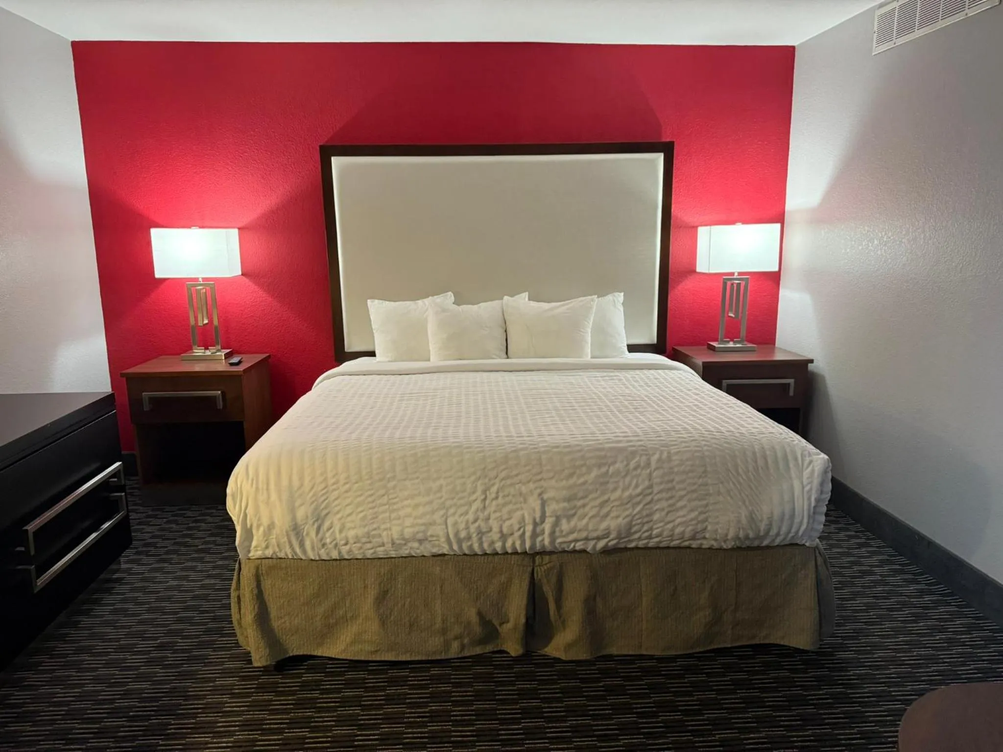 Bedroom in Sonesta Essential - Rapid City