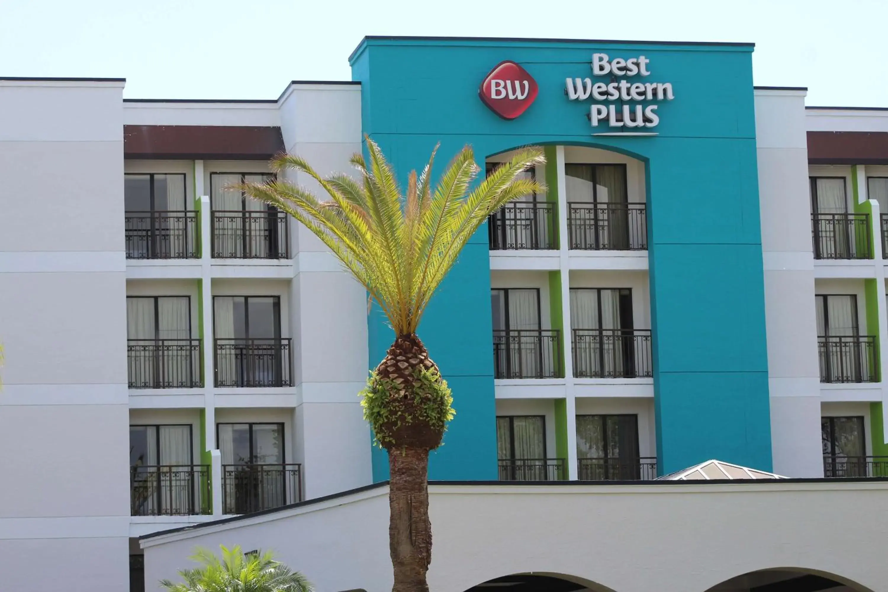 Property building in Best Western Plus Deerfield Beach Hotel & Suites Property building in Best Western Plus Deerfield Beach Hotel & Suites